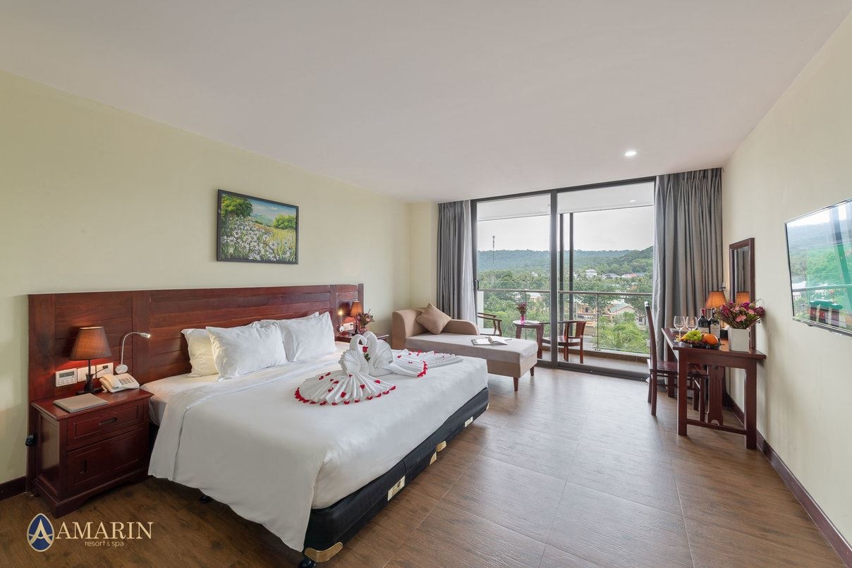 rooms-deluxe-hill-view-balcony