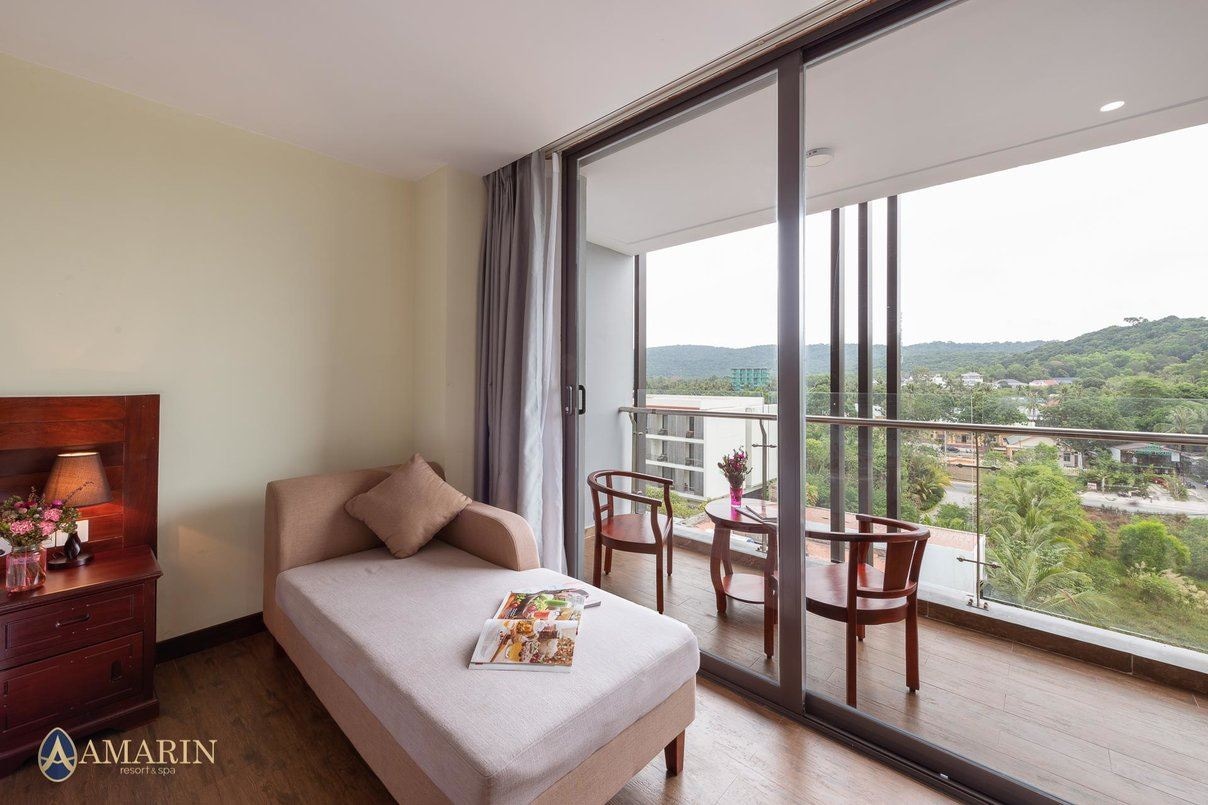 rooms-deluxe-hill-view-balcony-child-without-extra-bed