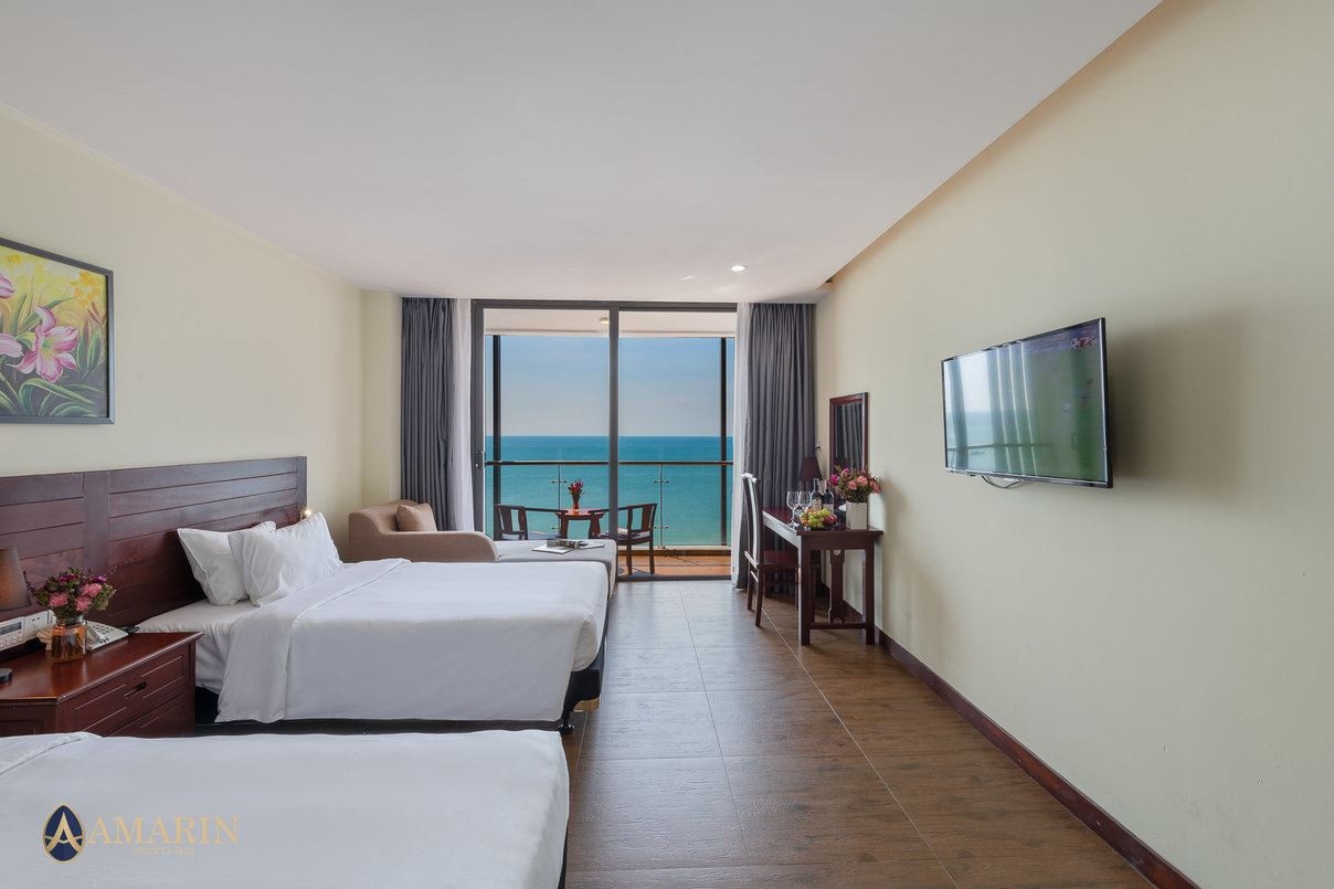 rooms-deluxe-ocean-view-balcony