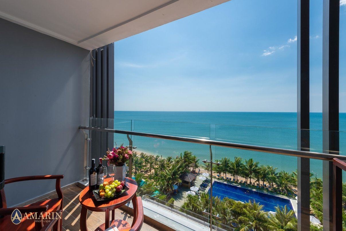 rooms-deluxe-ocean-view-balcony