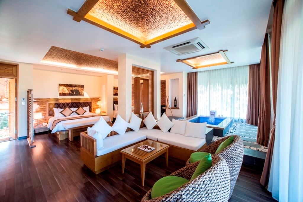rooms-aroma-triple-with-jacuzzi-with-balcony