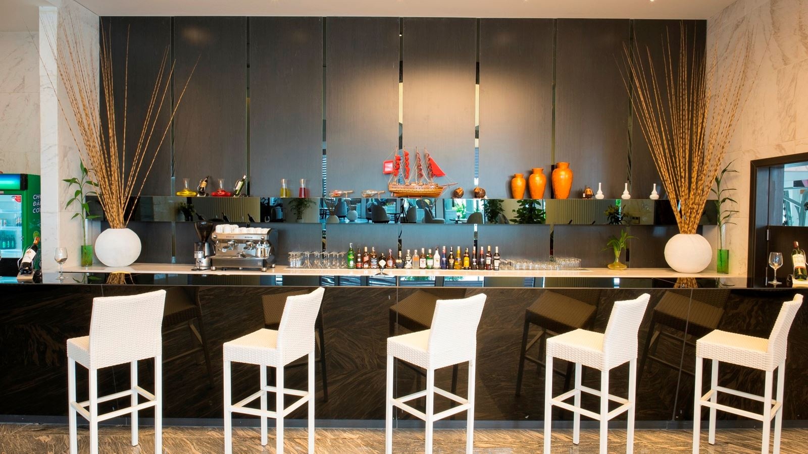 bars-coral-bar