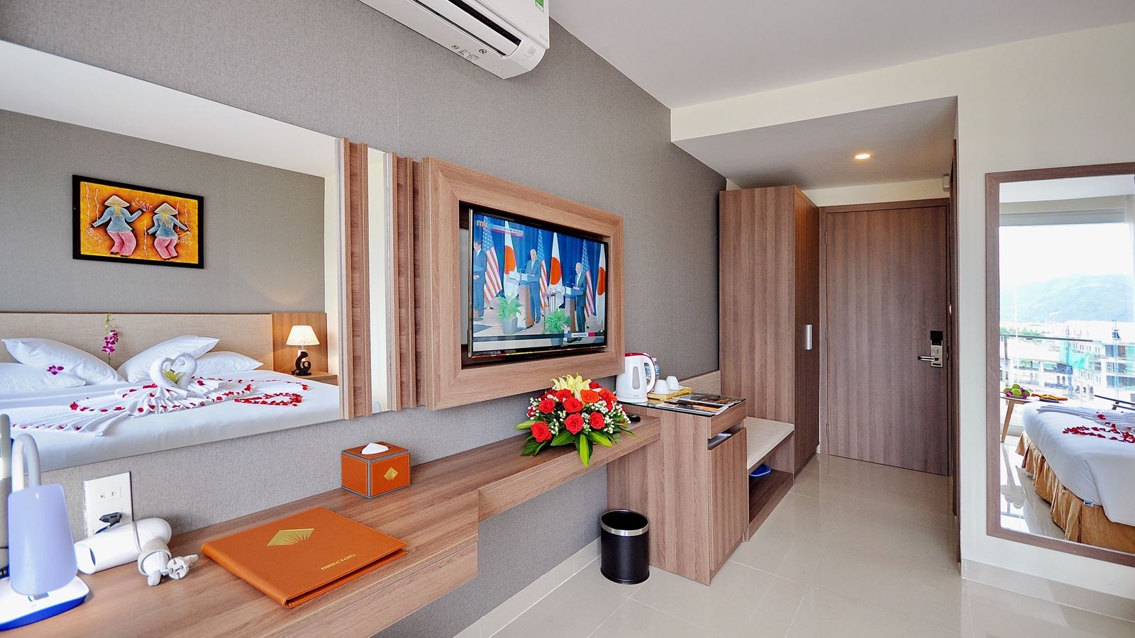 rooms-deluxe-mountain-view-balcony