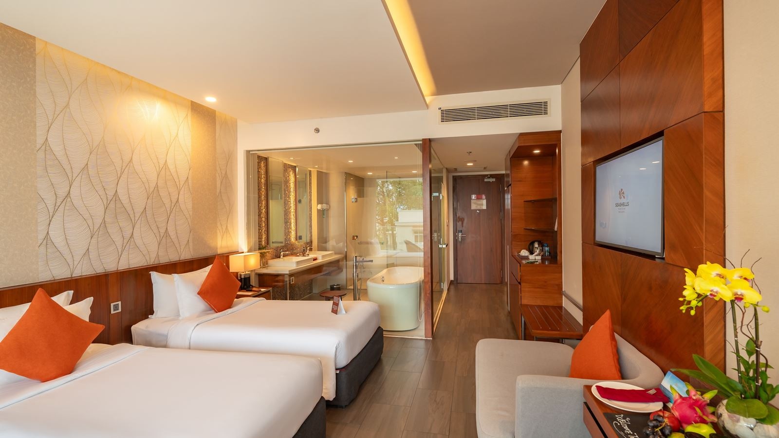 rooms-classic-city-view-room-balcony-child-without-extra-bed