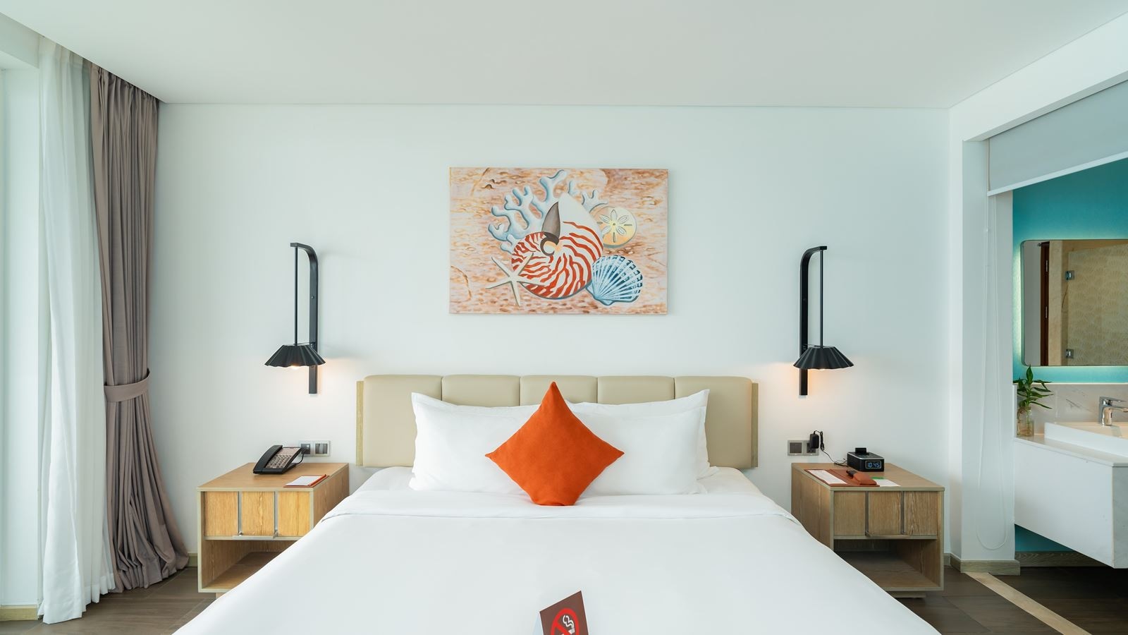 rooms-premium-city-view-room-balcony-child-without-extra-bed