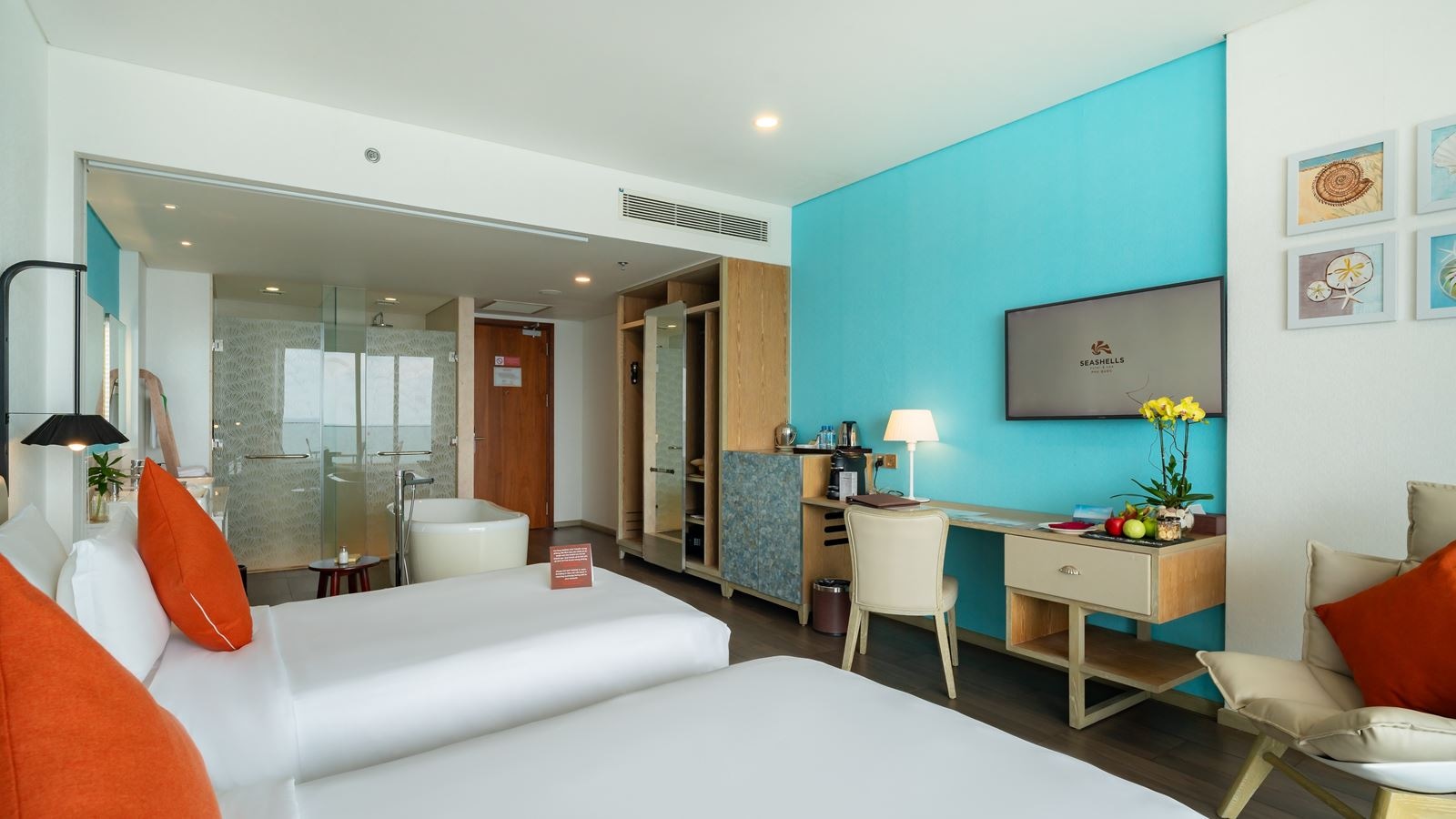 rooms-premium-city-view-room-balcony-child-without-extra-bed