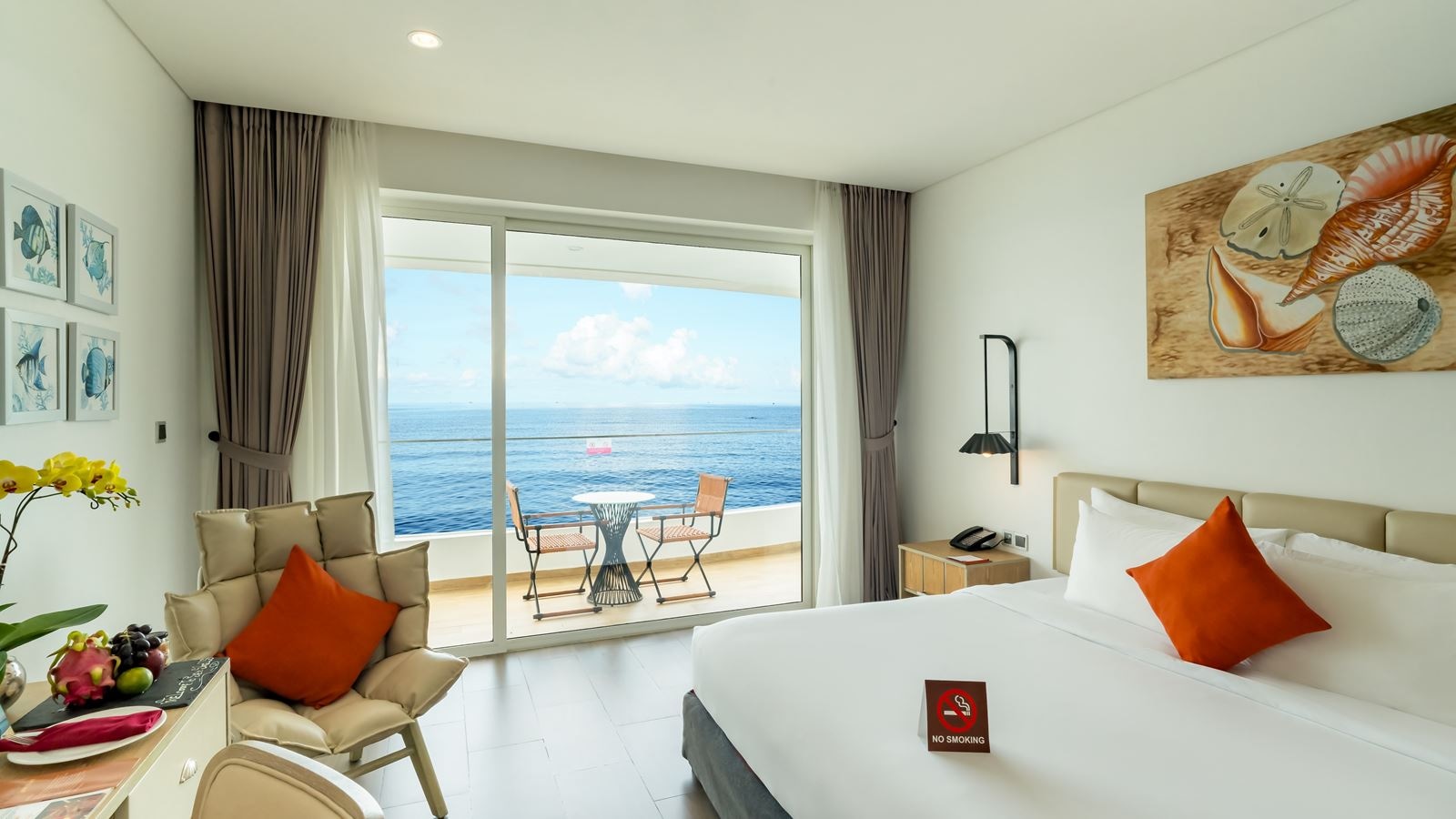 rooms-premium-ocean-view-room-balcony