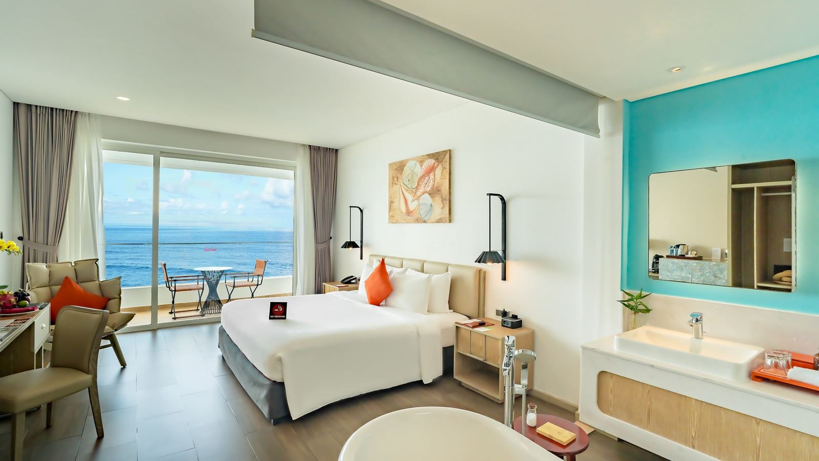 rooms-premium-ocean-view-room-balcony