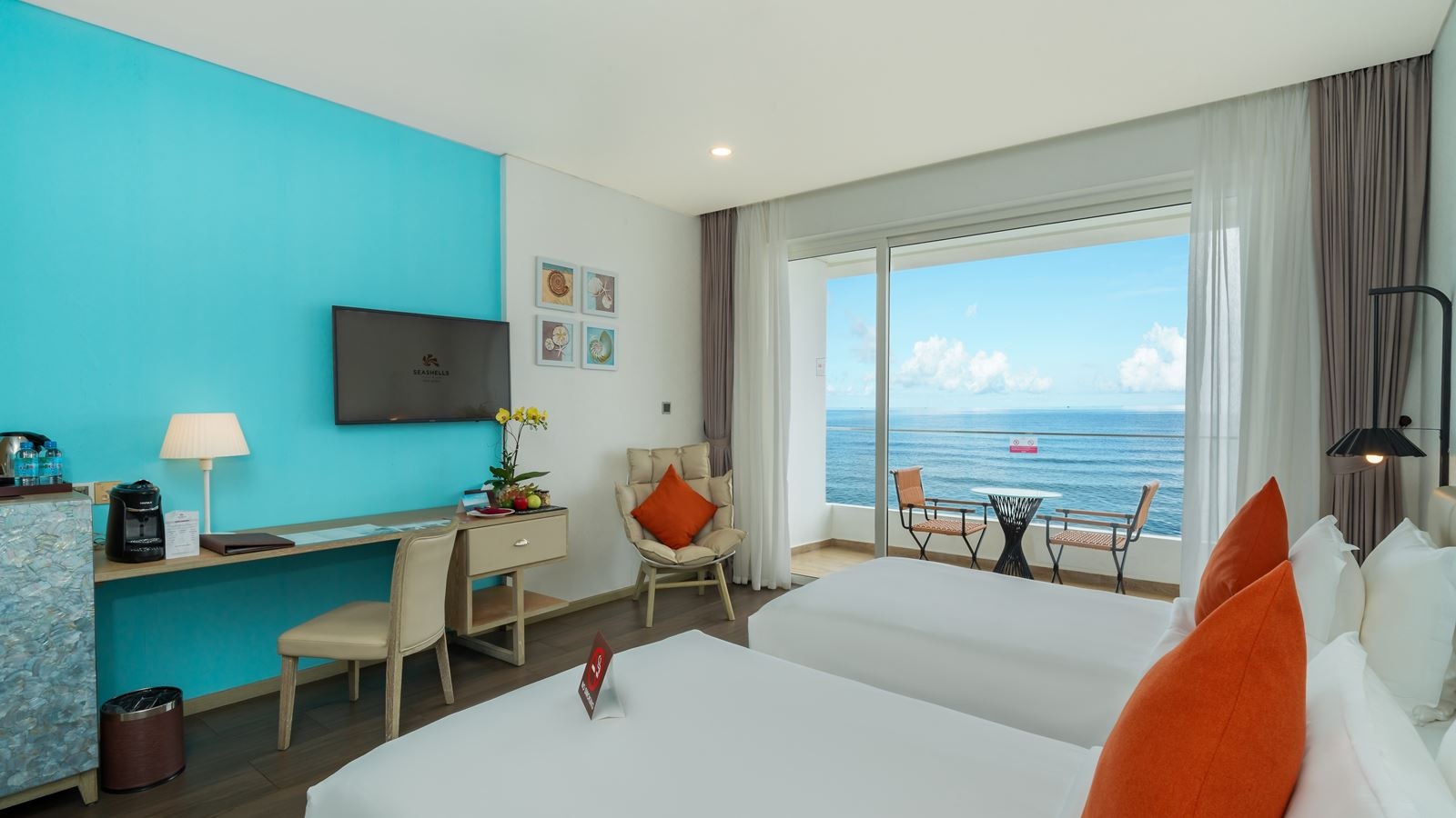 rooms-premium-ocean-view-room-balcony