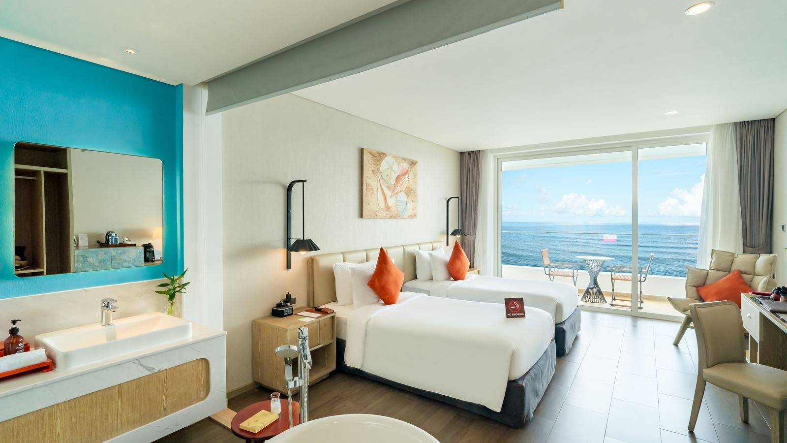 rooms-premium-ocean-view-room-balcony