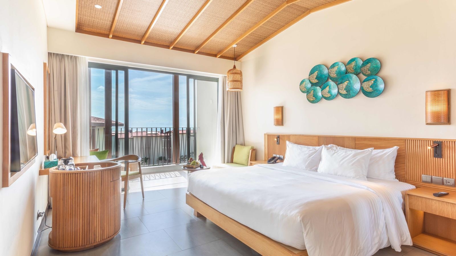 rooms-premium-pool-view