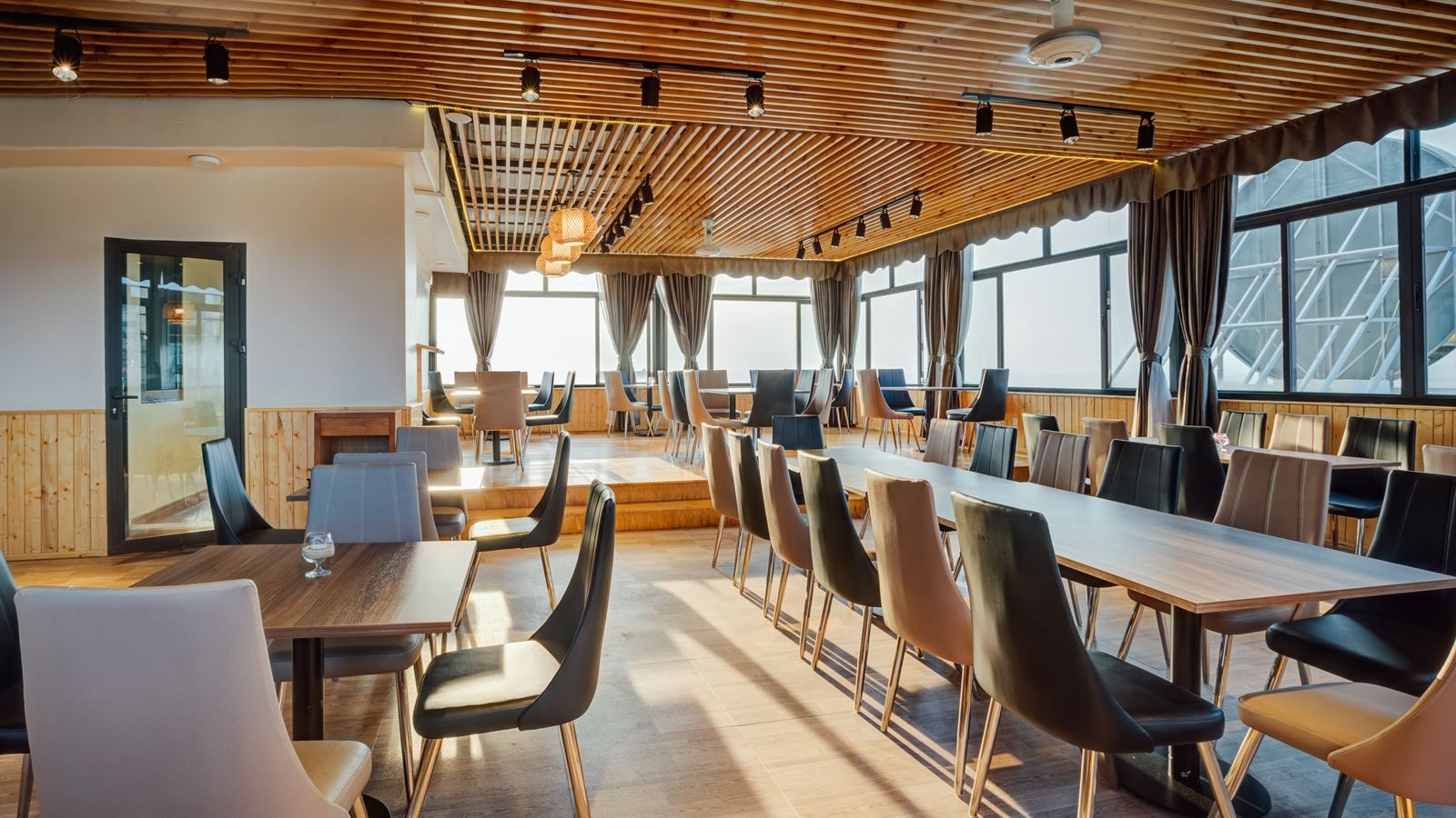 restaurants-top-floor-restaurant