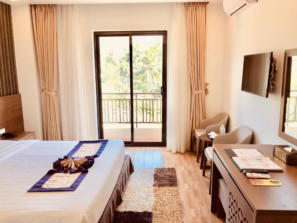 rooms-deluxe-balcony