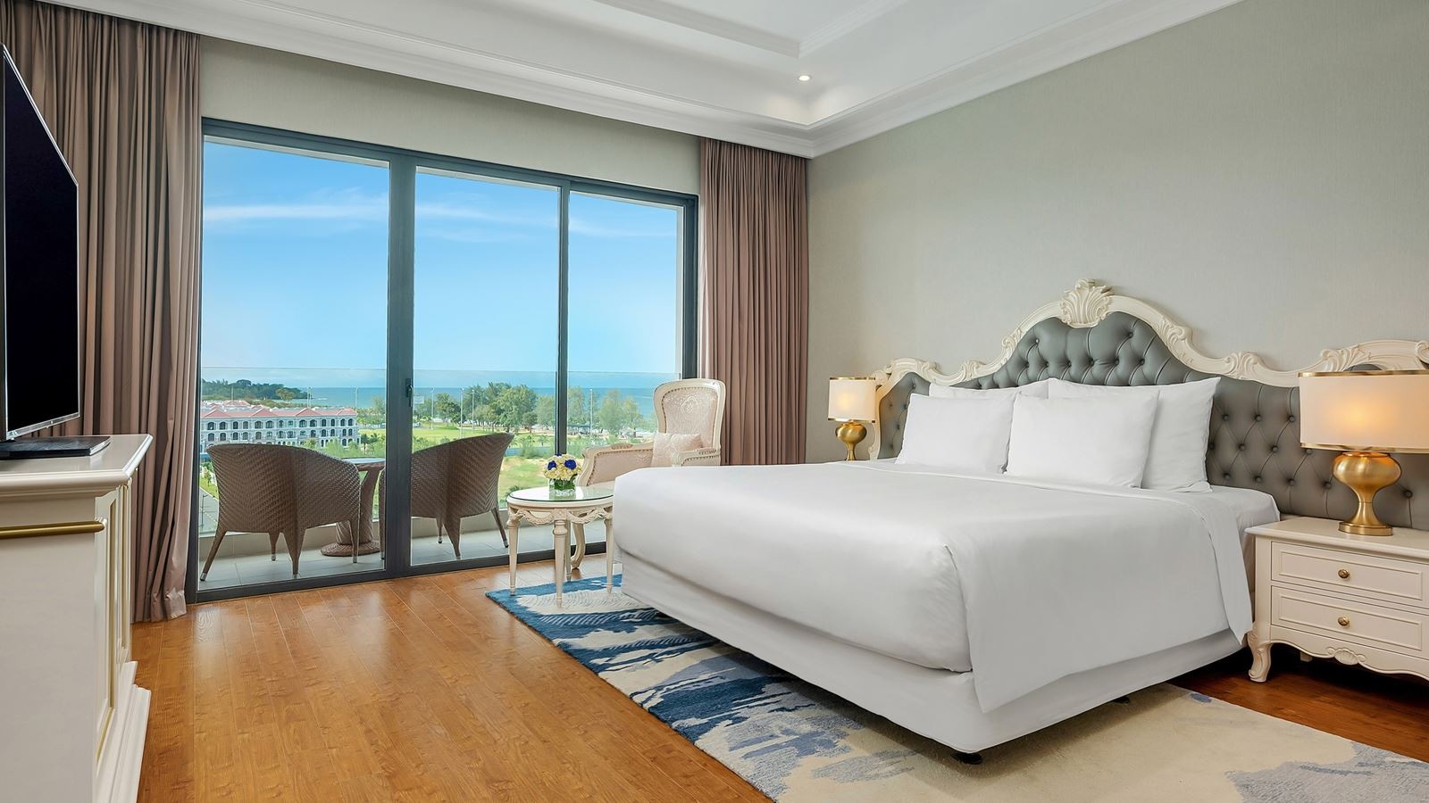 rooms-deluxe-room