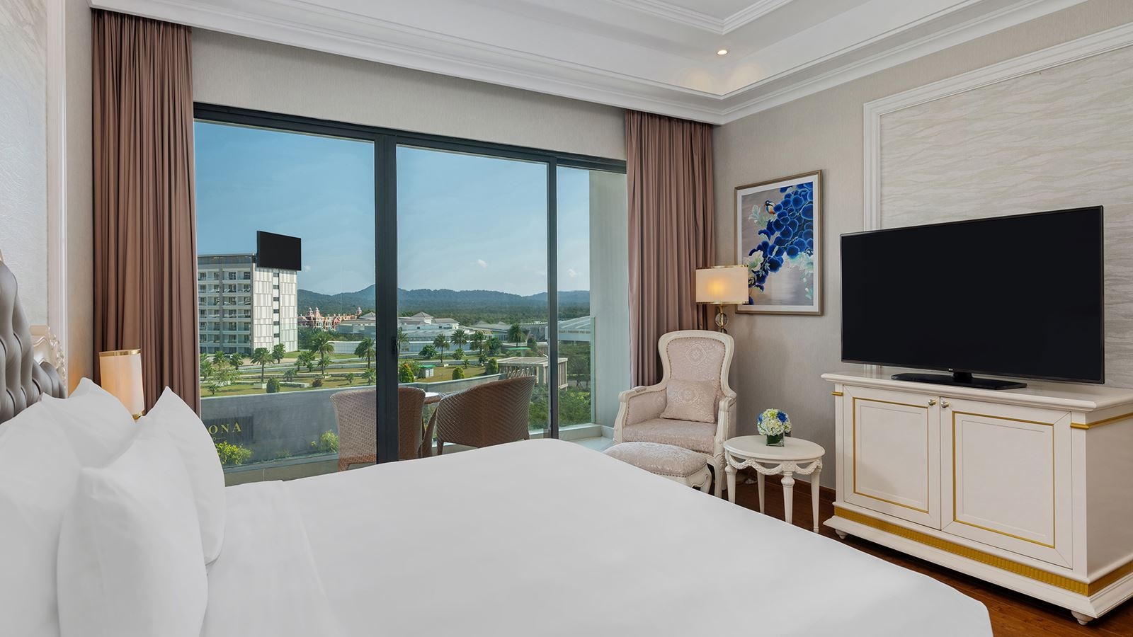 rooms-deluxe-mountain-view