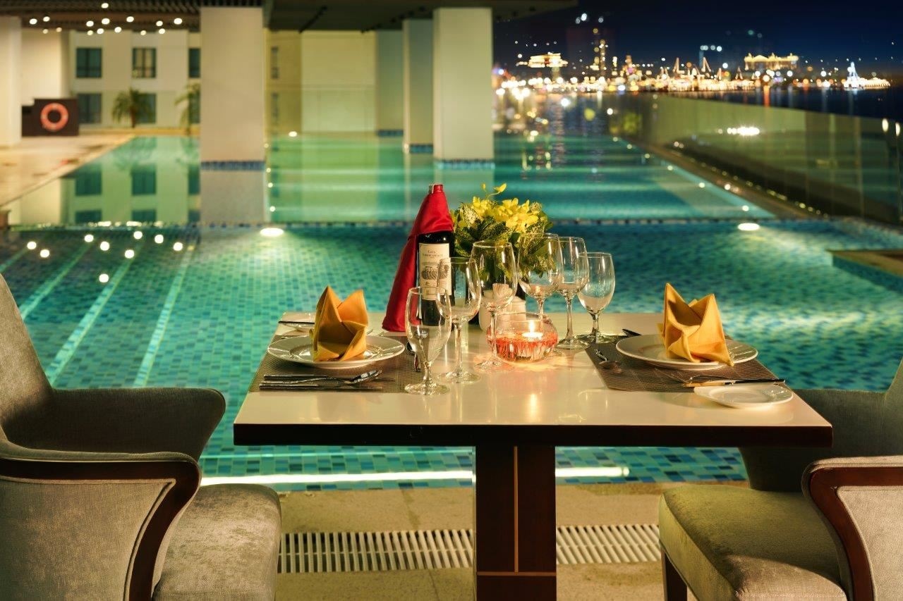 bars-infinity-pool-bar