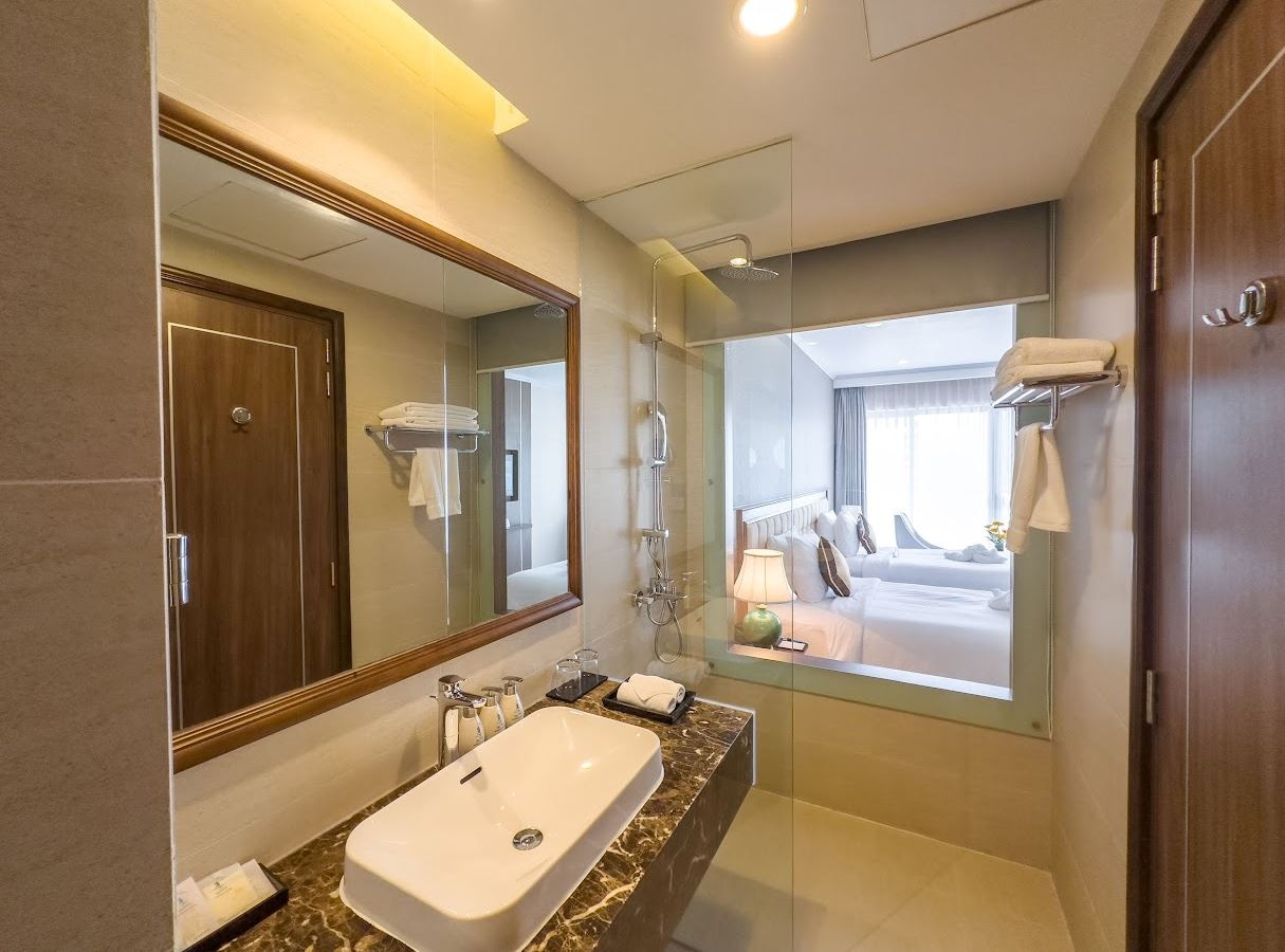 rooms-deluxe-twin-seaview-balcony