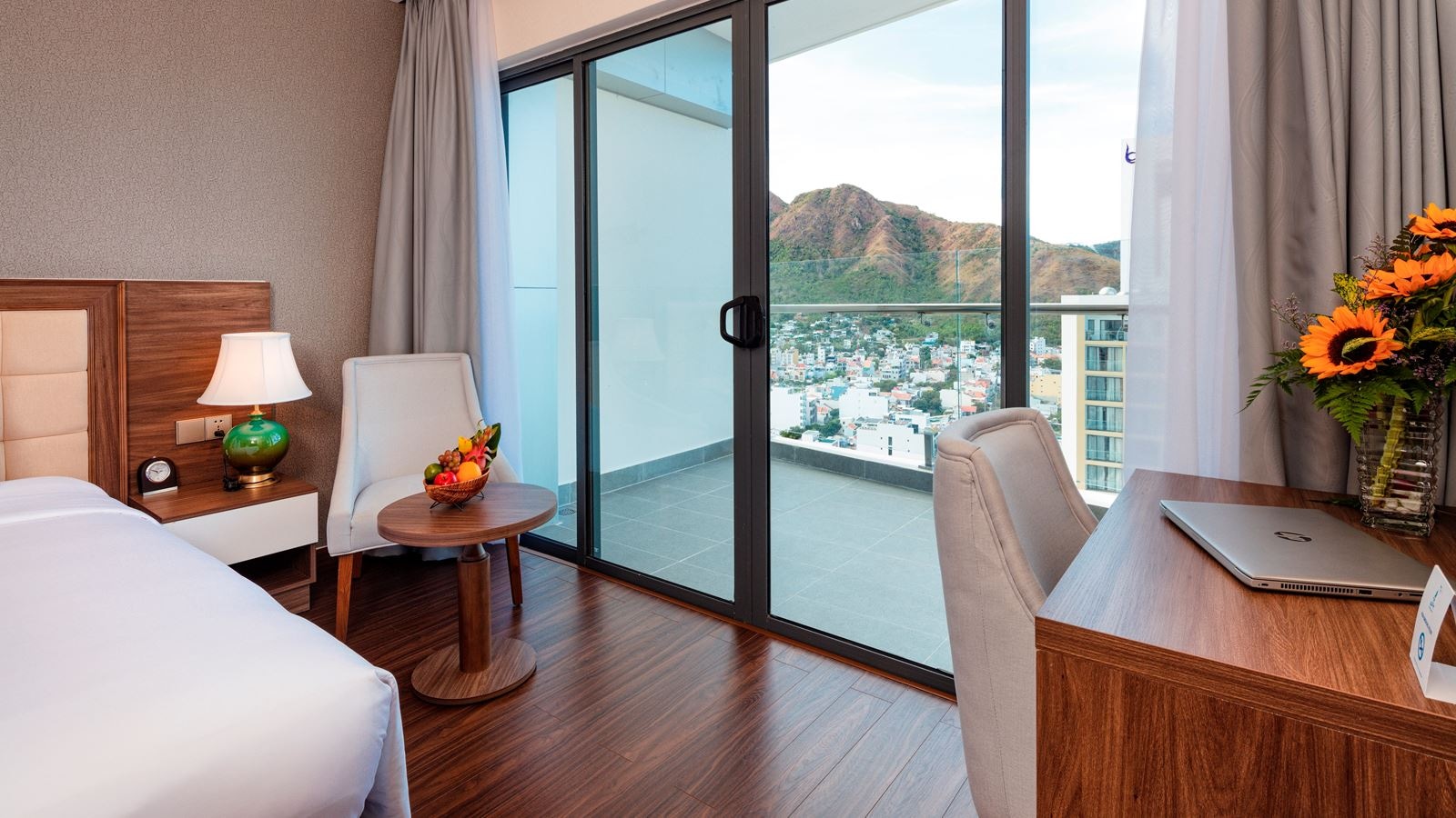 rooms-deluxe-twin-seaview-balcony-child-without-extra-bed