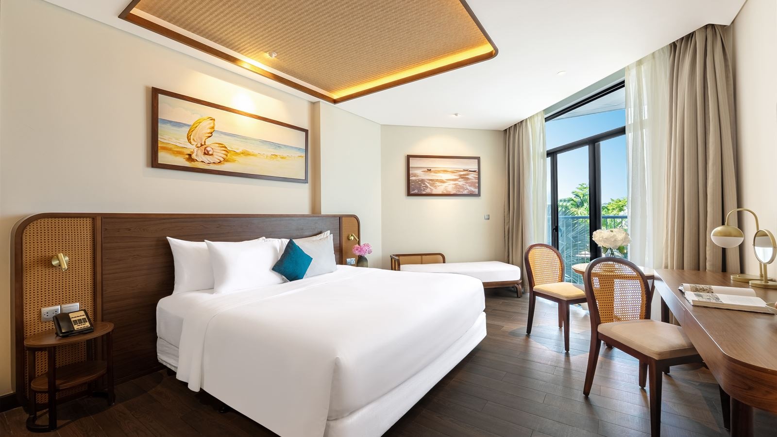 rooms-premier-deluxe-king-partial-sea-view-child-without-extra-bed