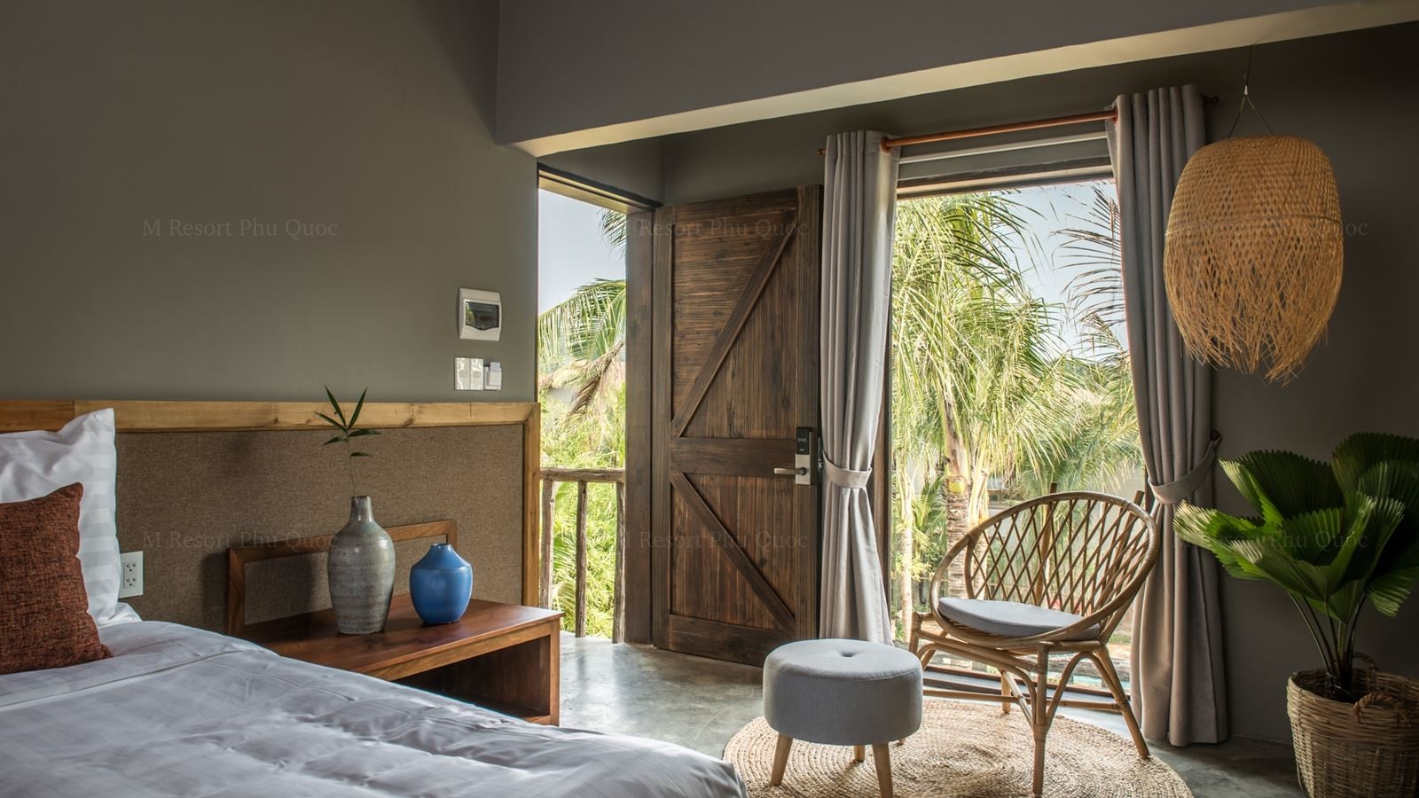rooms-tropical-room