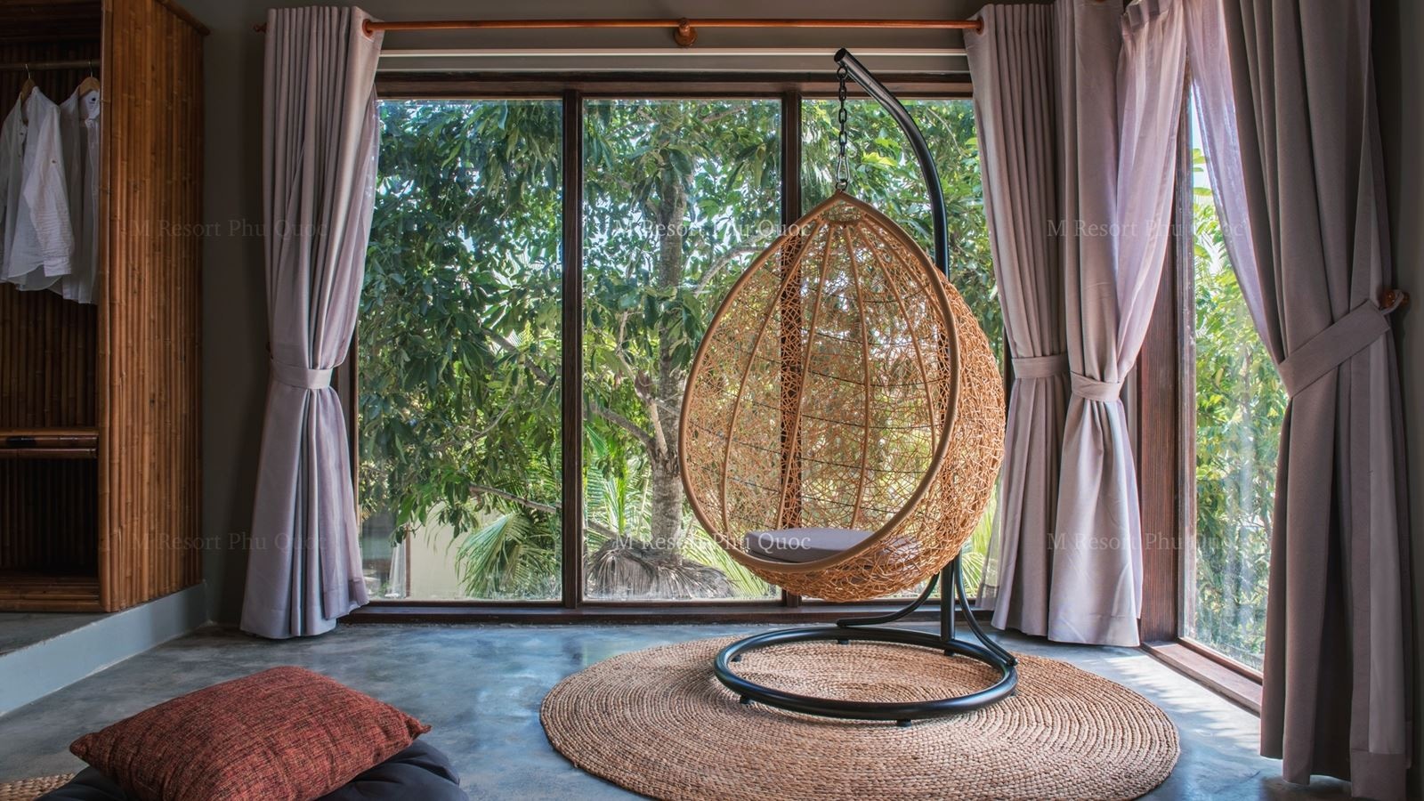 rooms-tropical-room