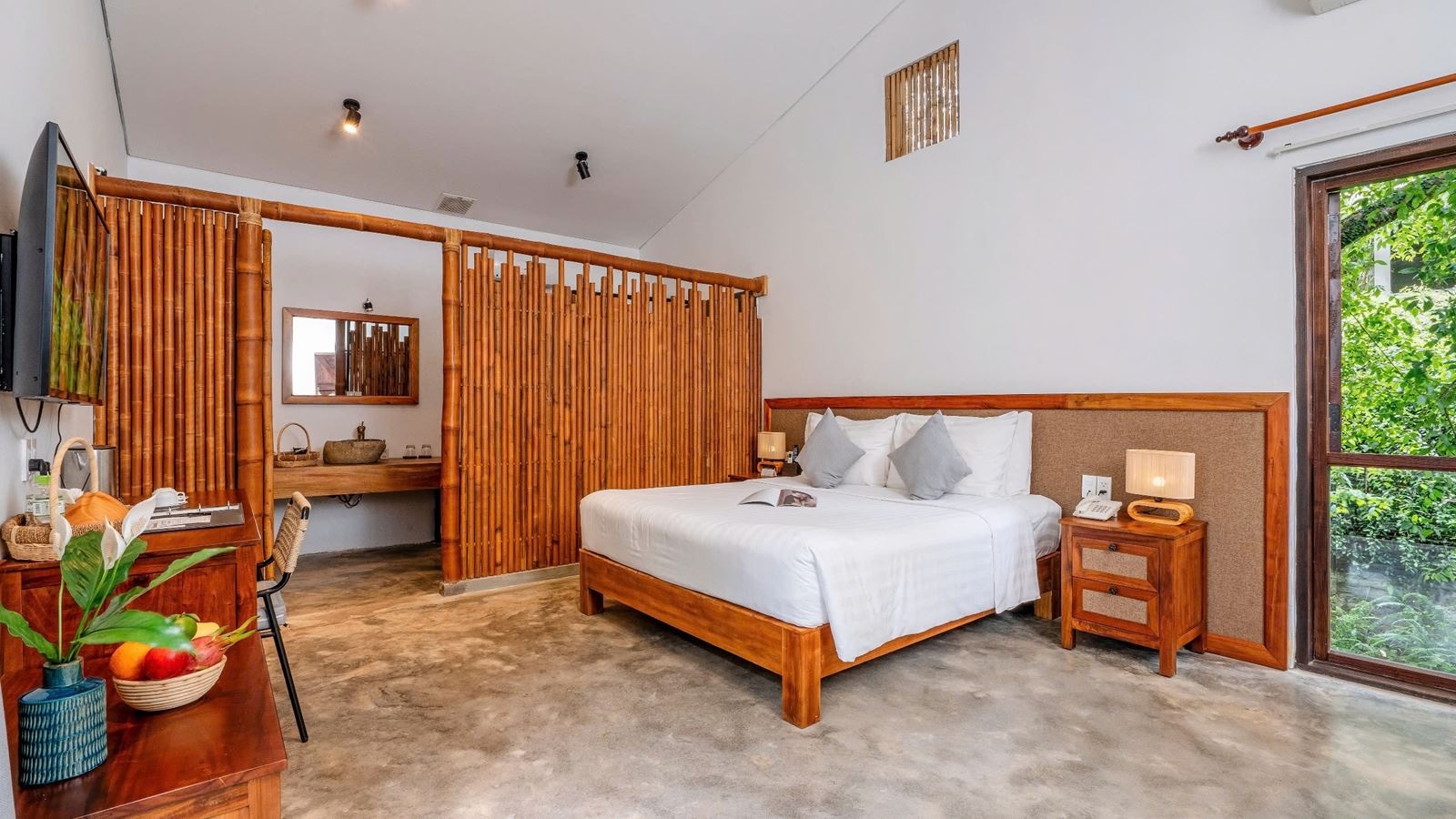 rooms-tropical-room