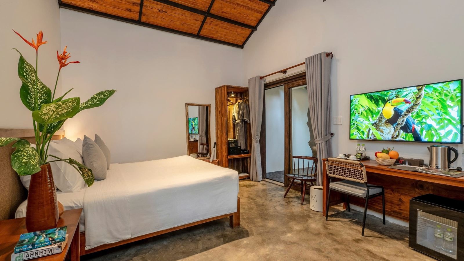 rooms-tropical-room