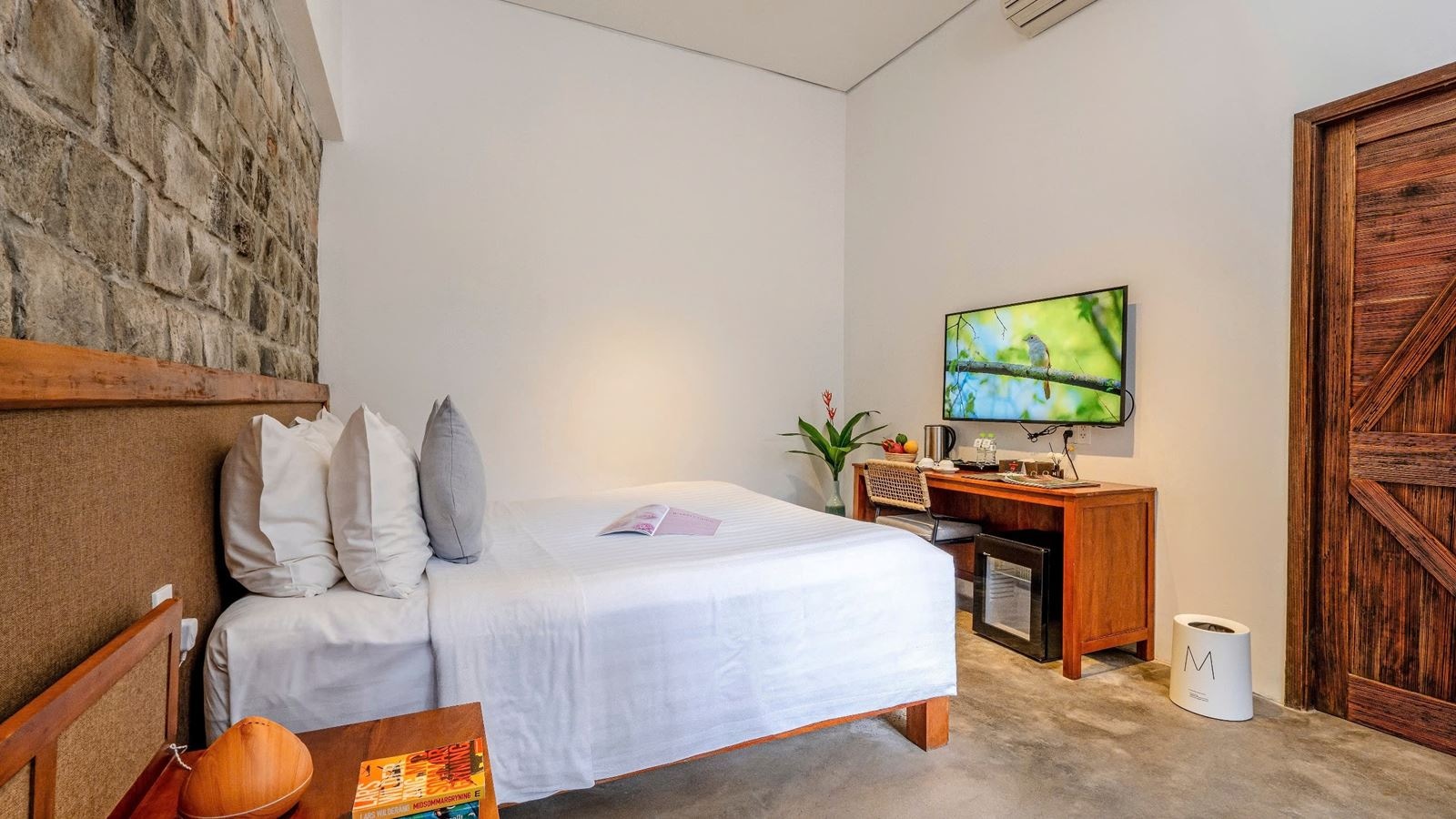 rooms-tropical-room