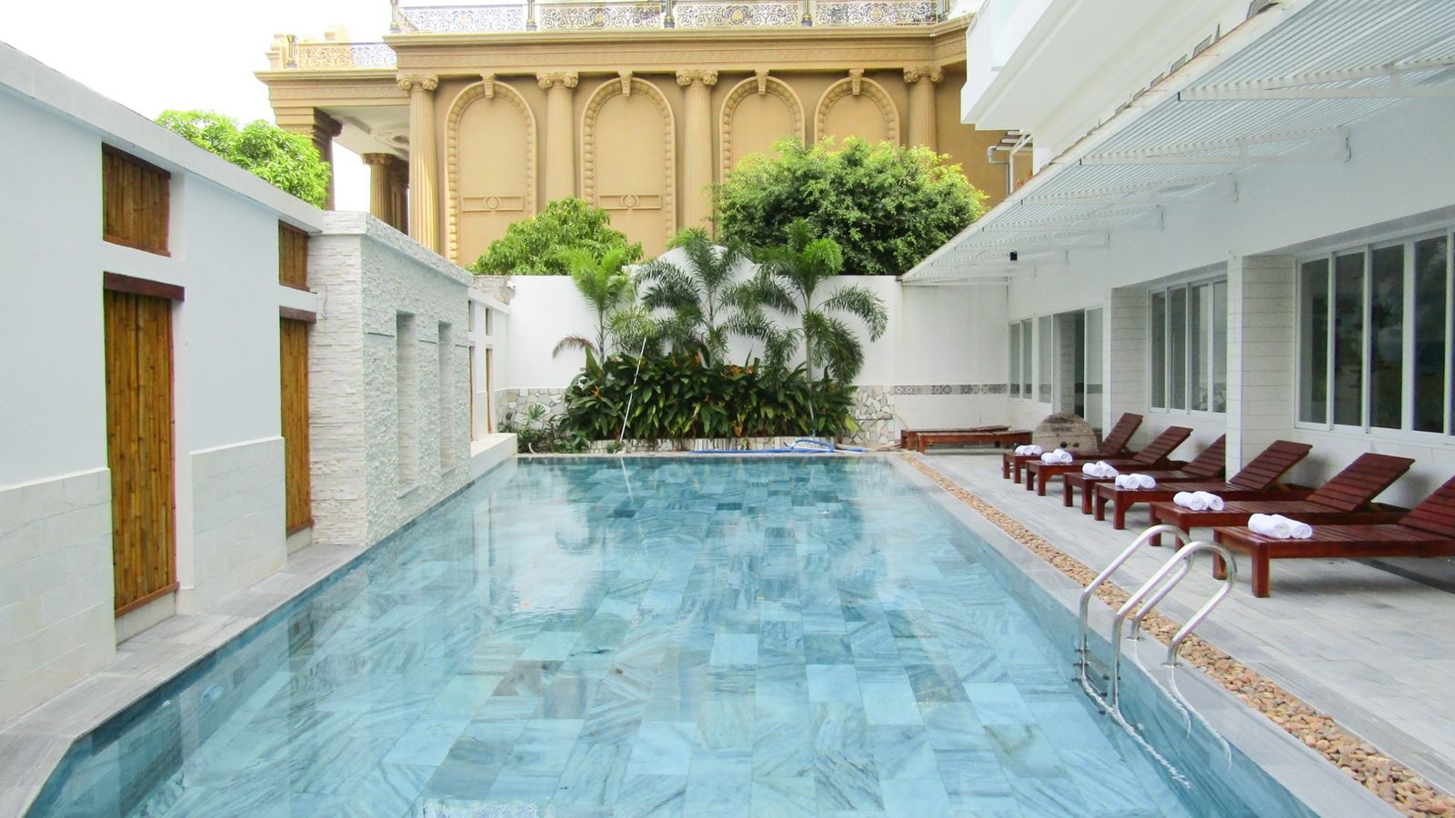 pools-outdoor-pool