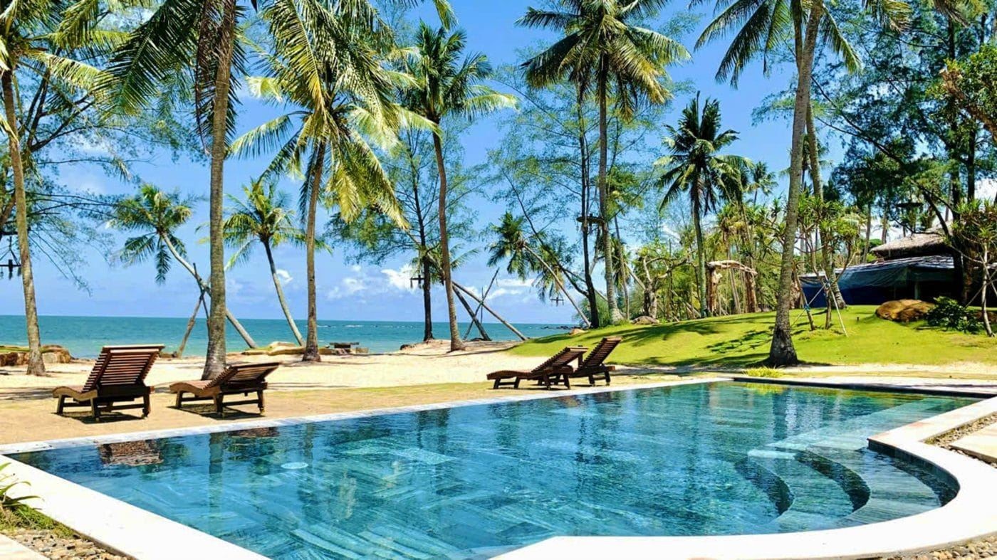 rooms-villa-bayfront-ong-lang-3bedroom