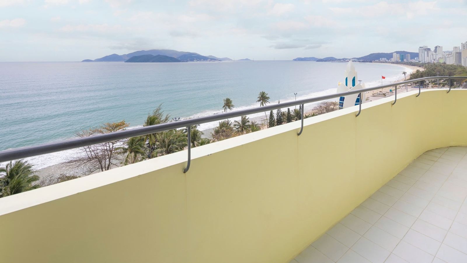 rooms-executive-deluxe-with-balcony-chd-without-extra-bed