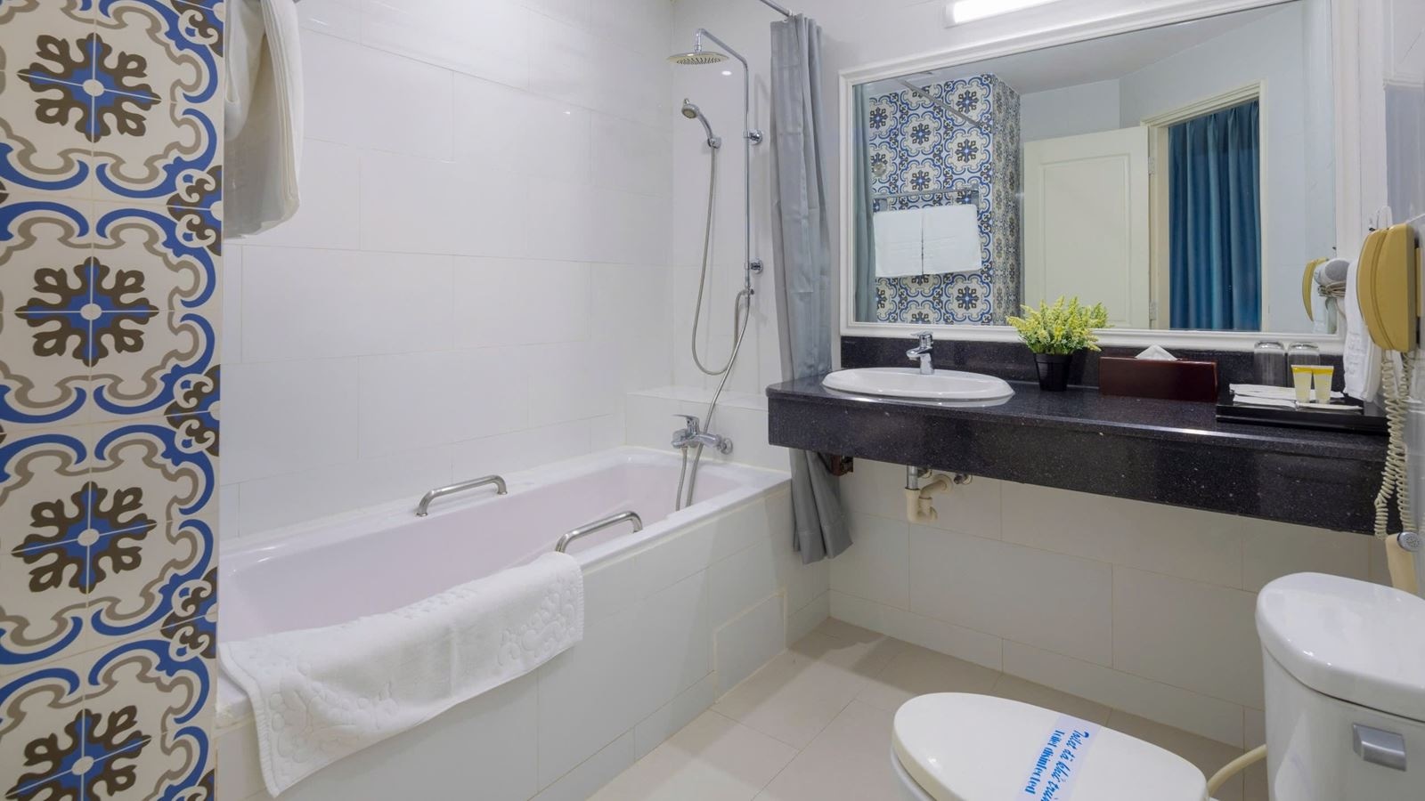 rooms-executive-deluxe-with-balcony-chd-without-extra-bed