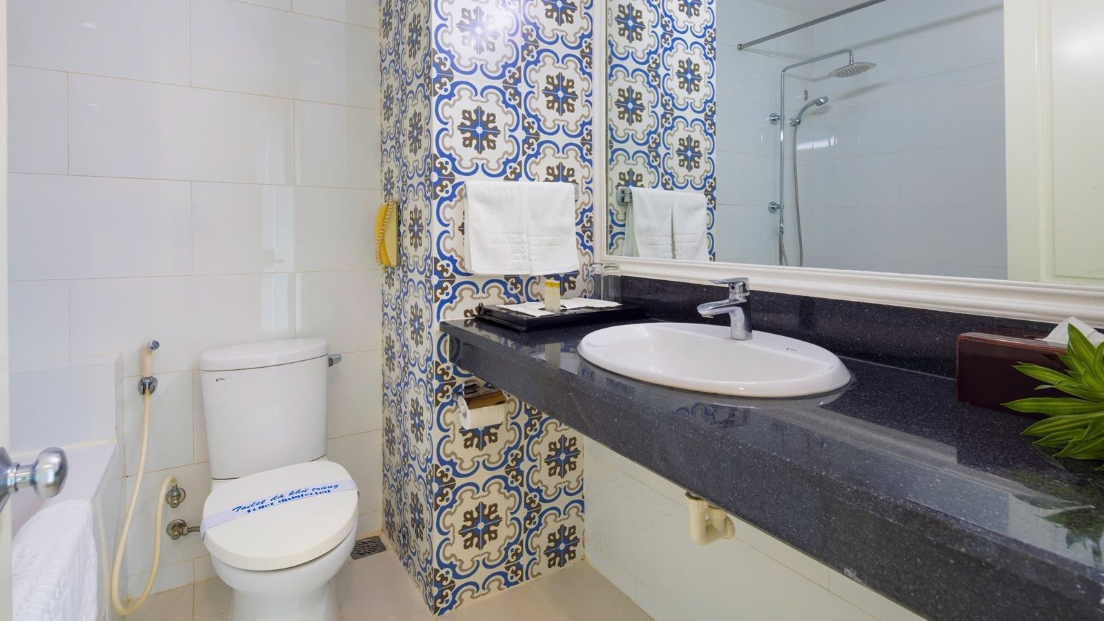rooms-deluxe-room-with-balcony-chd-without-extra-bed