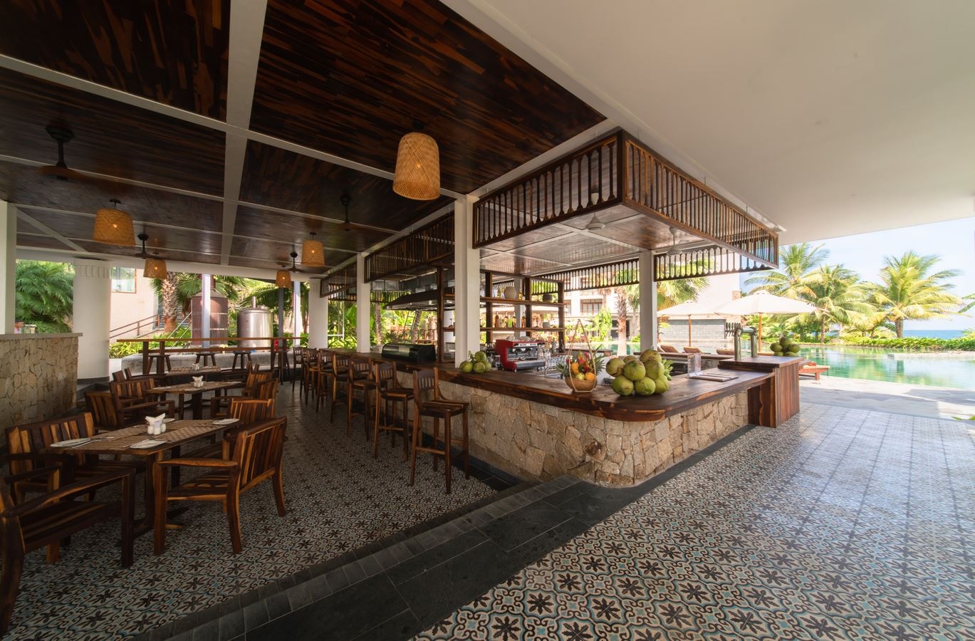 bars-opal-pool-bar