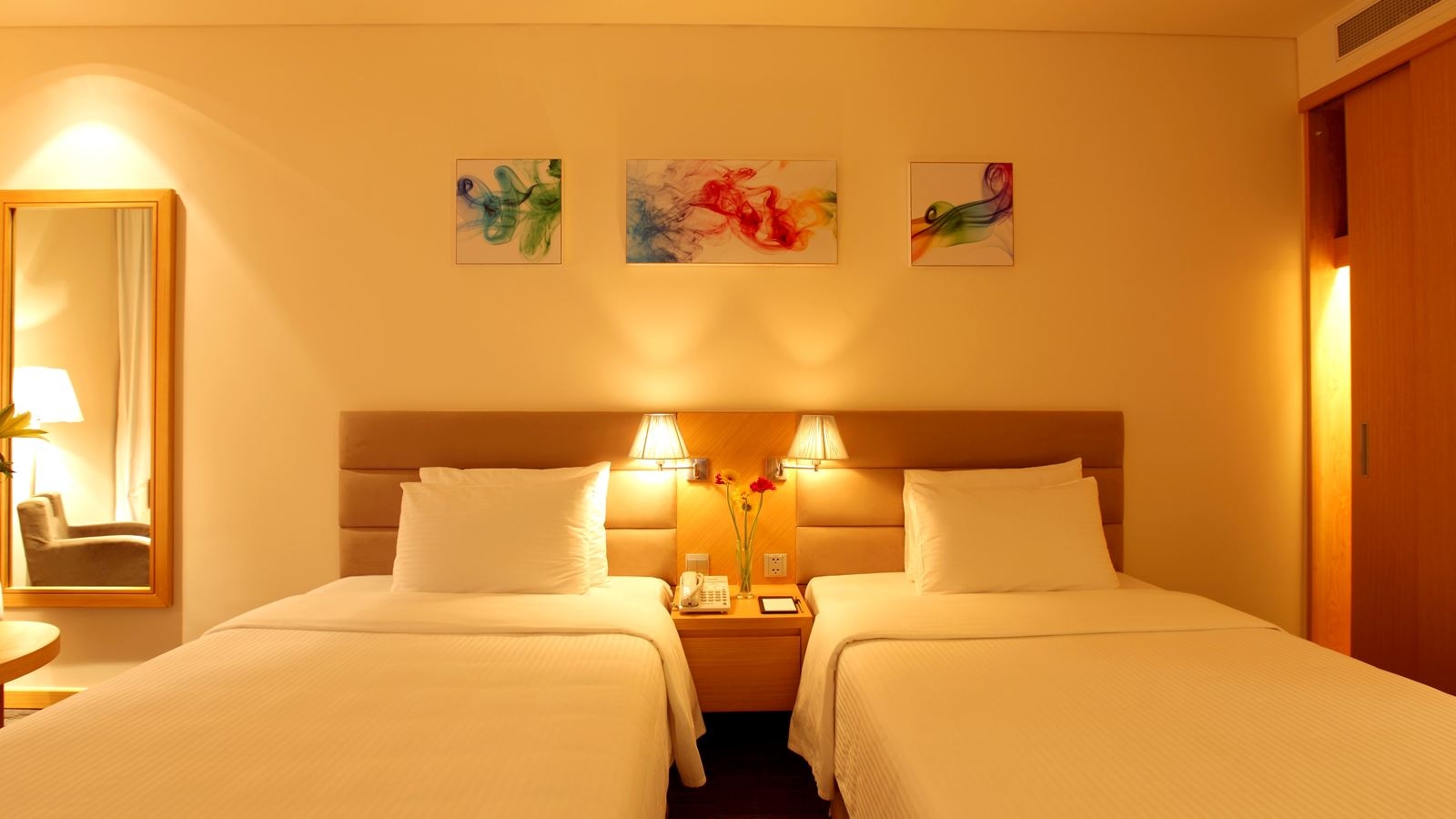 rooms-deluxe-room