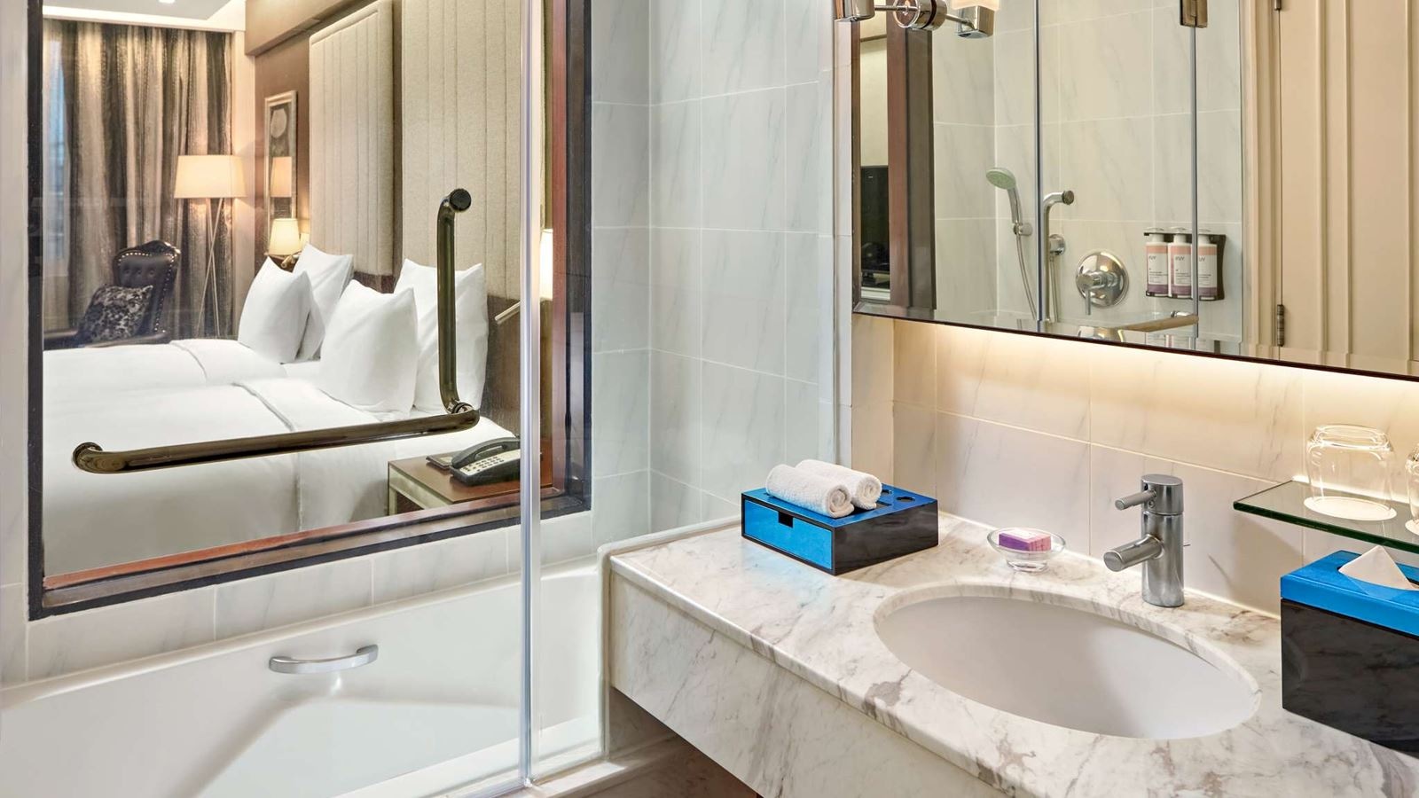 rooms-deluxe-room