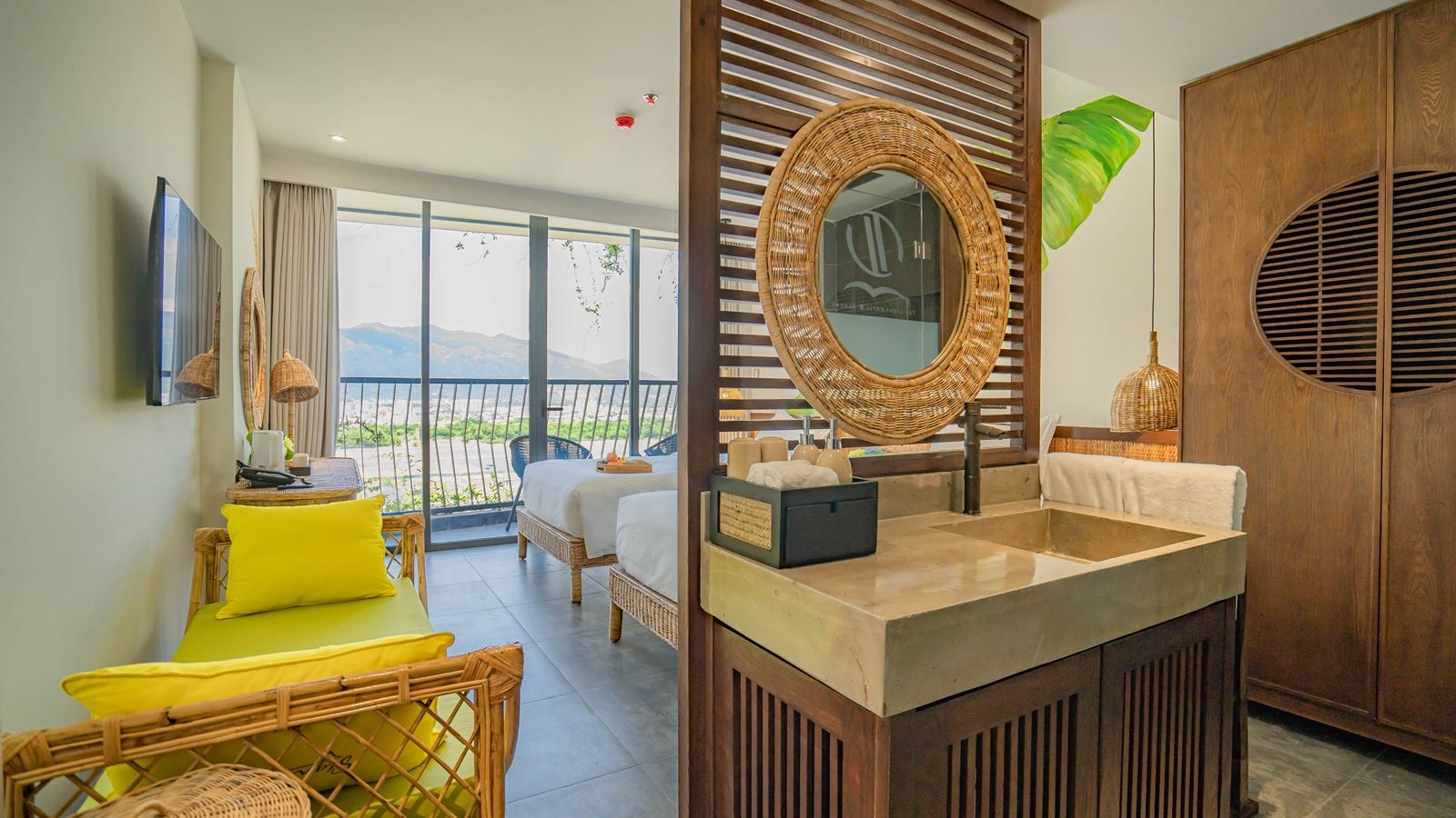 rooms-signature-tropical-with-balcony-no-extra-bed