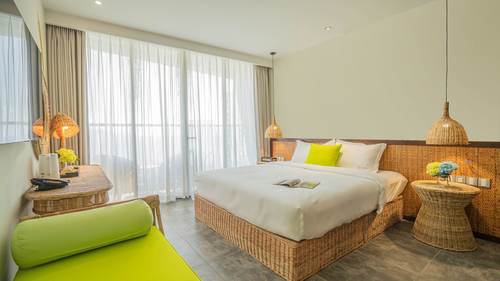 rooms-signature-essential-partial-sea-view-with-balcony-no-extra-bed