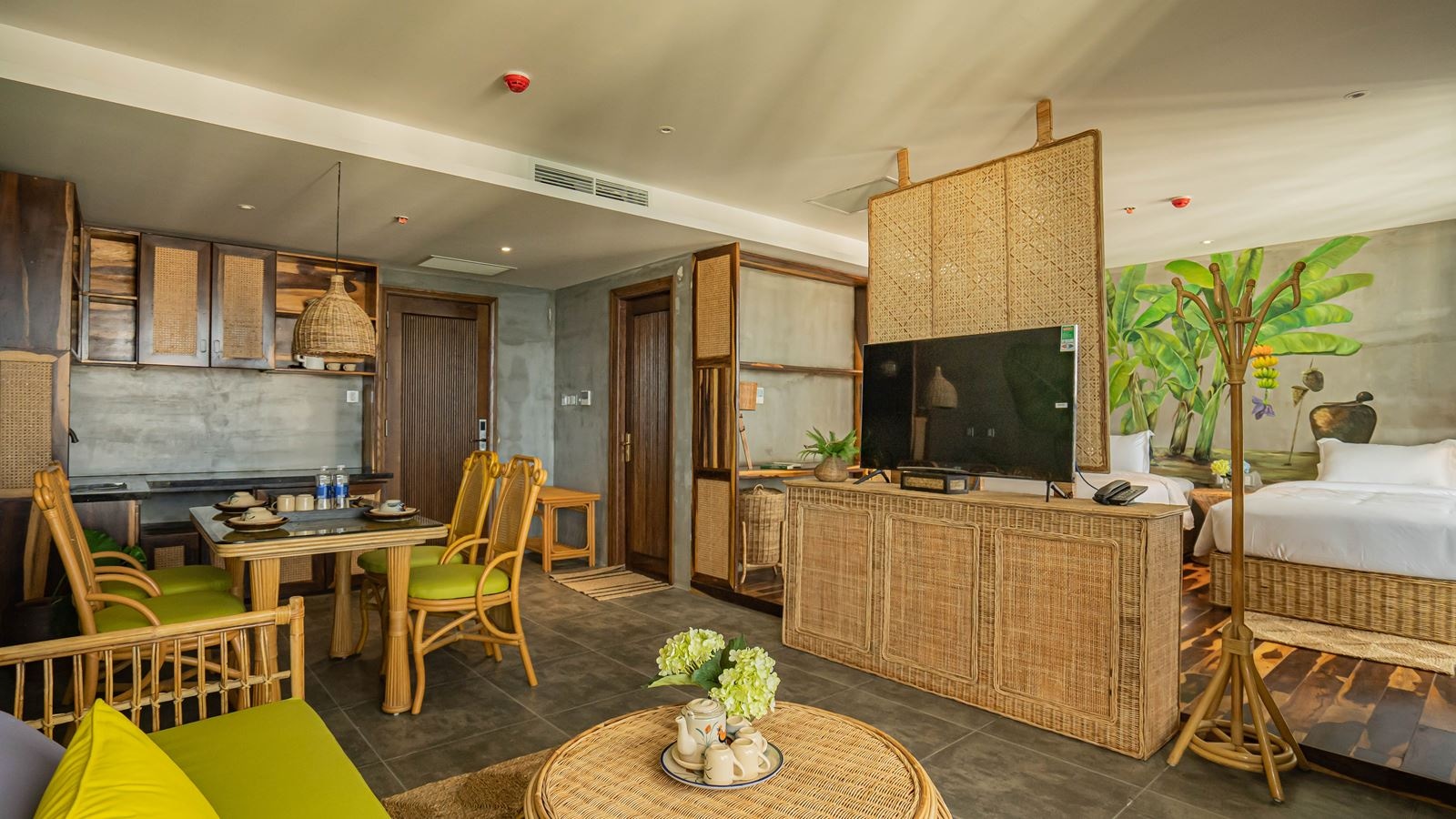 rooms-banana-sunset-with-balcony