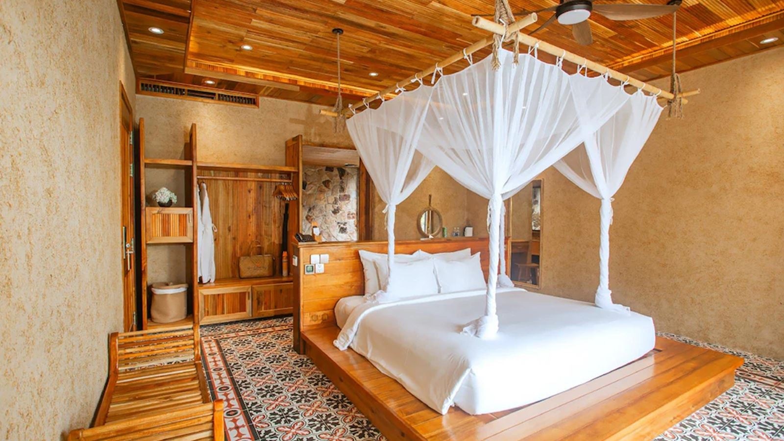 rooms-premium-ocean-breeze-with-balcony