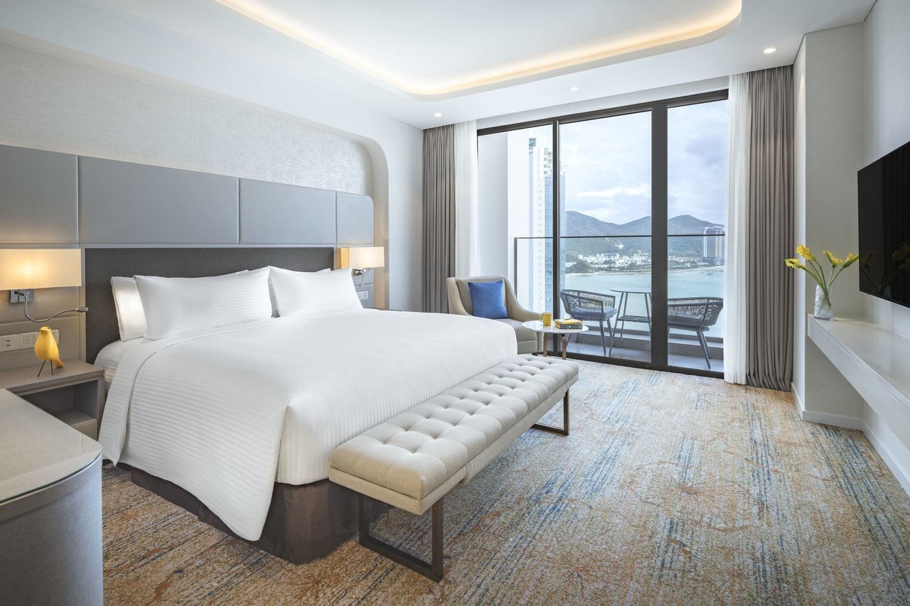 rooms-deluxe-ocean-view-with-balcony