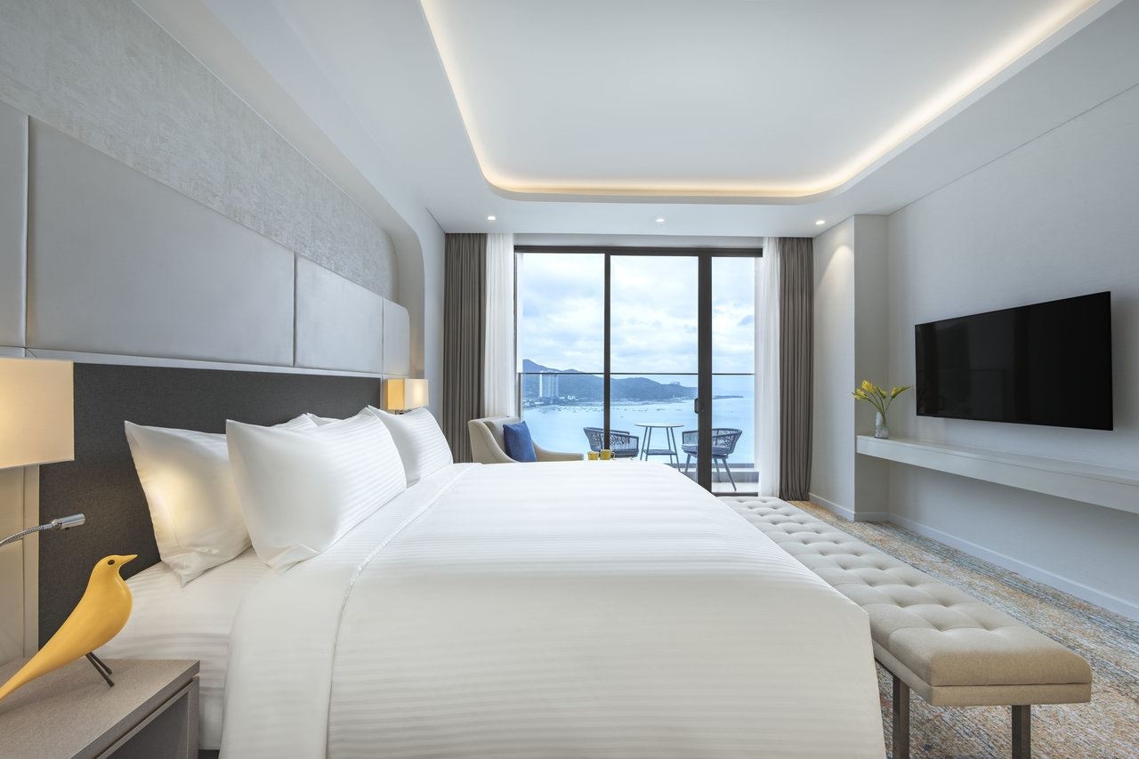 rooms-deluxe-ocean-view-with-balcony