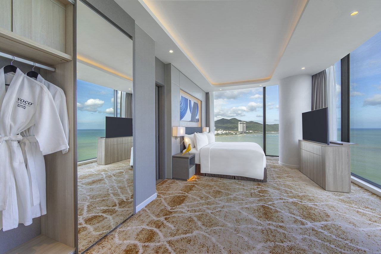 rooms-suite-ocean-view-with-balcony