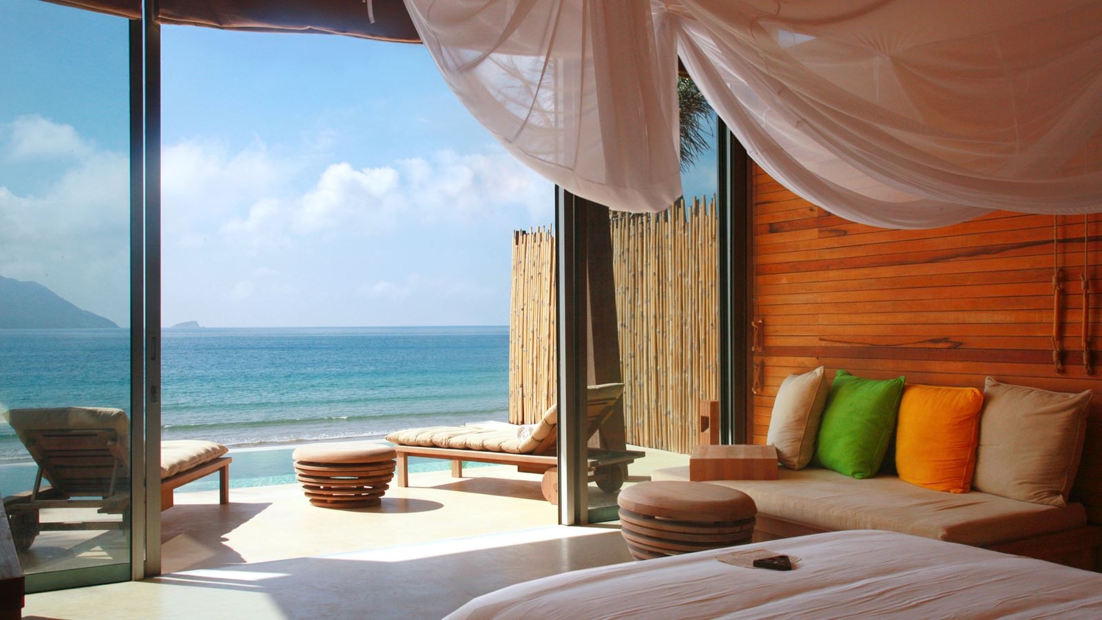 rooms-ocean-front-deluxe