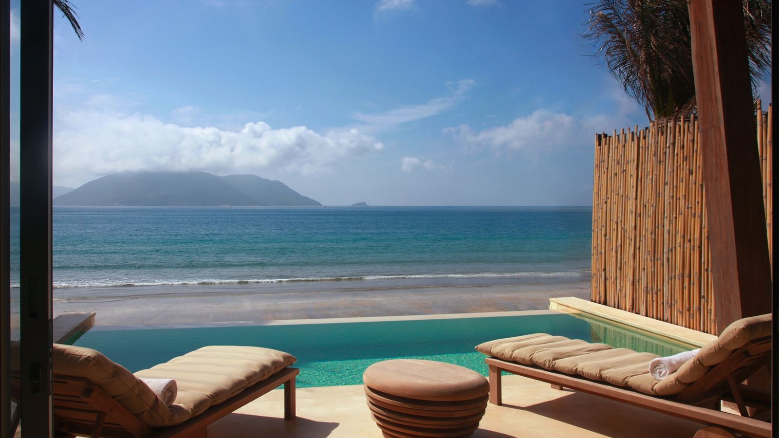 rooms-ocean-front-deluxe