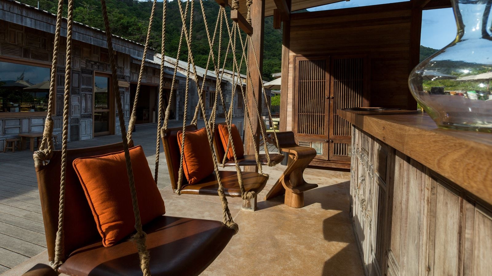bars-elephant-bar