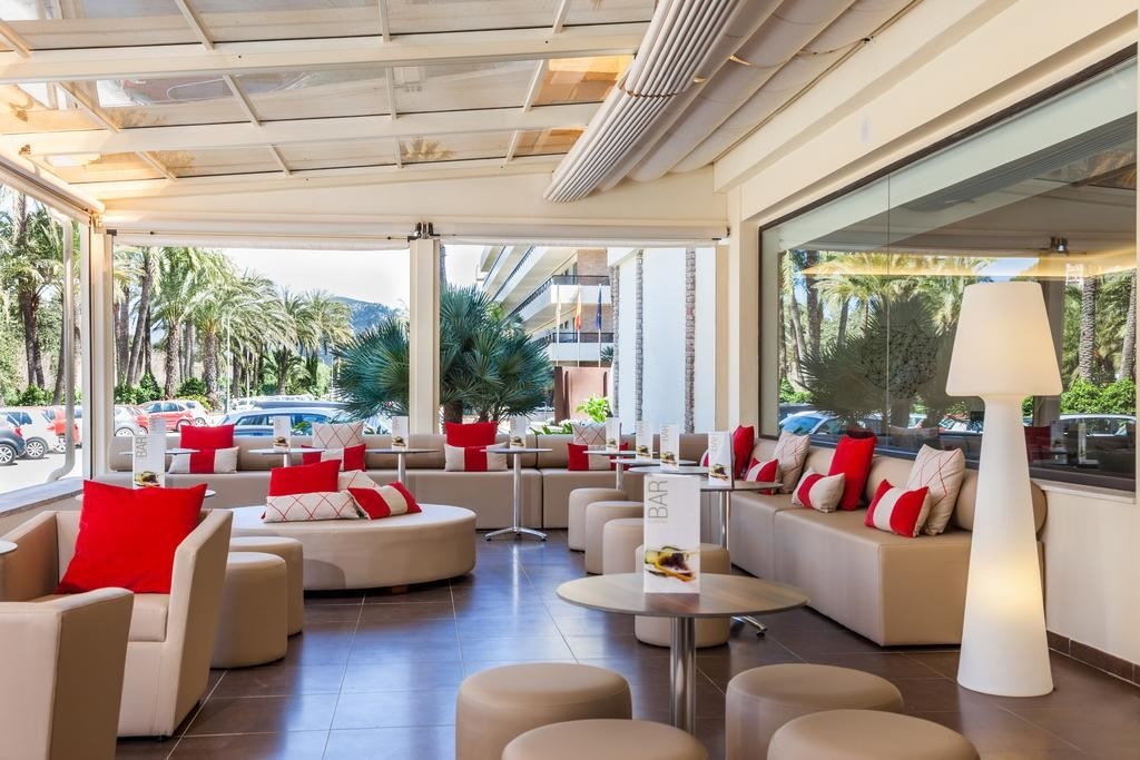 bars-la-palapa-pool-bar
