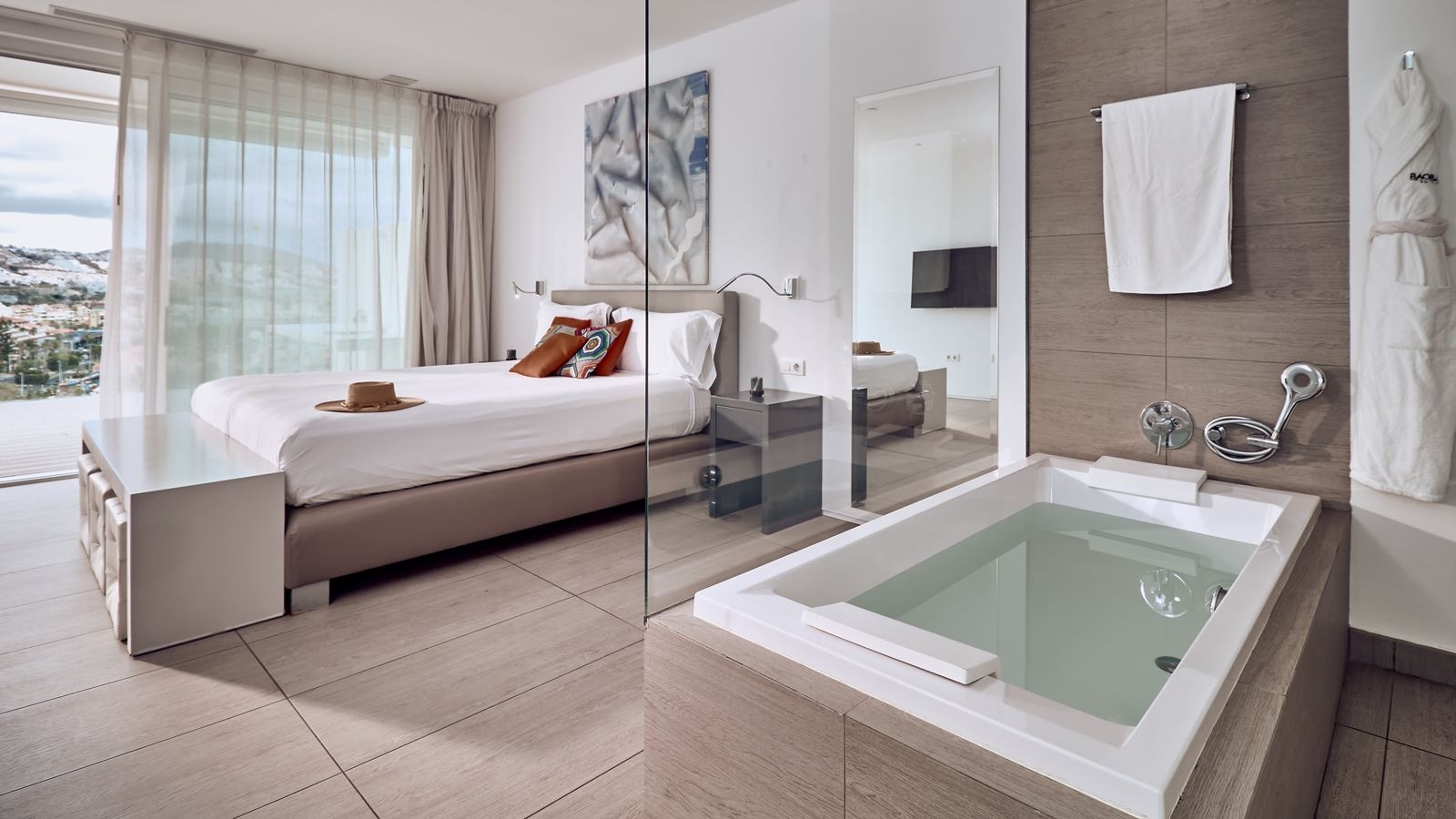 rooms-2-bedroom-suite-extra-large-room-with-sea-view-serenity-essence