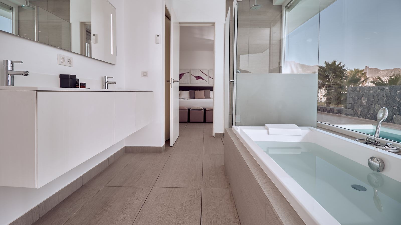 rooms-1-bedroom-suite-extra-large-room-with-private-pool-lateral-sea-view-terrace-divinity-mar