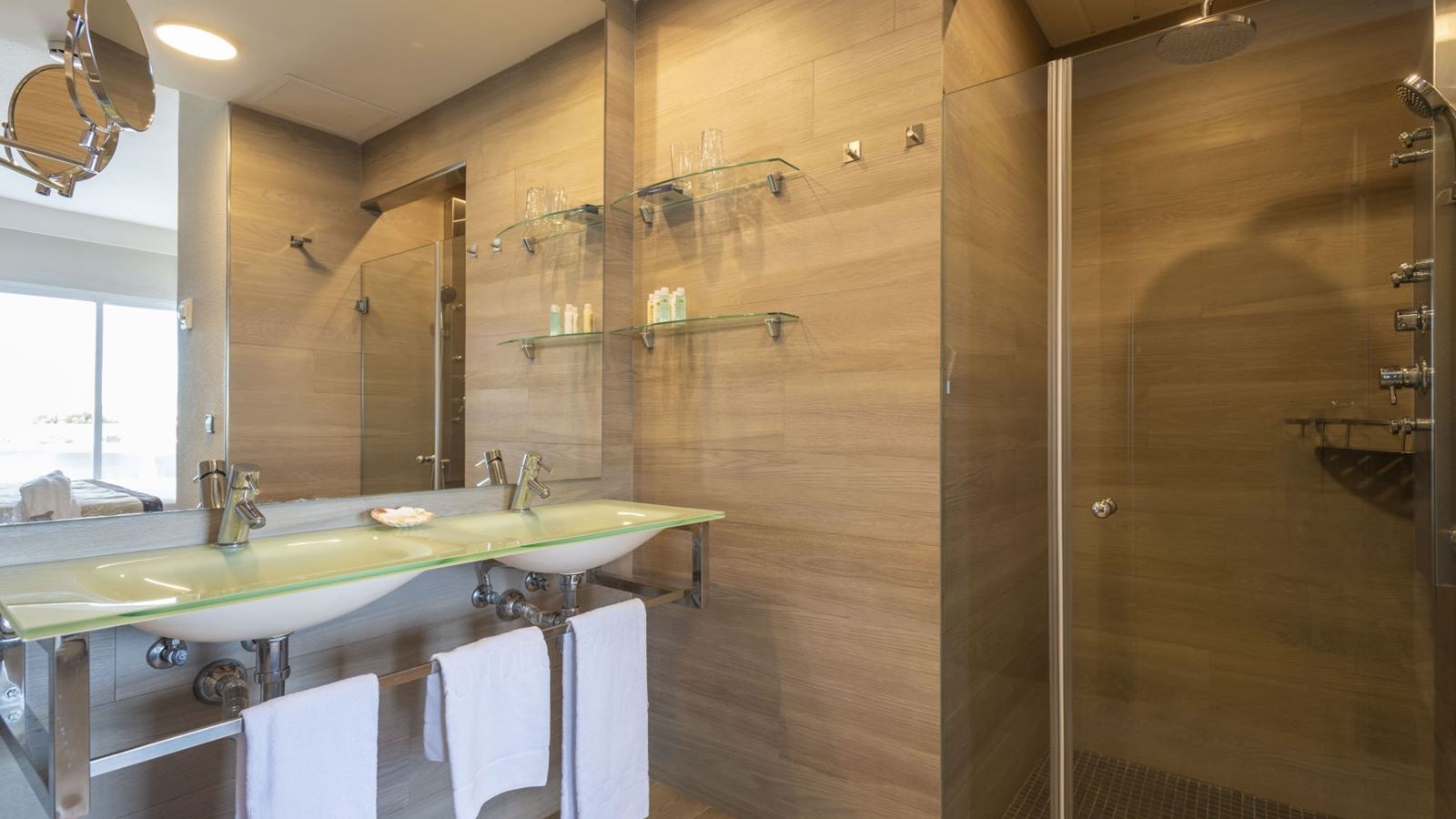 rooms-suite-balcony